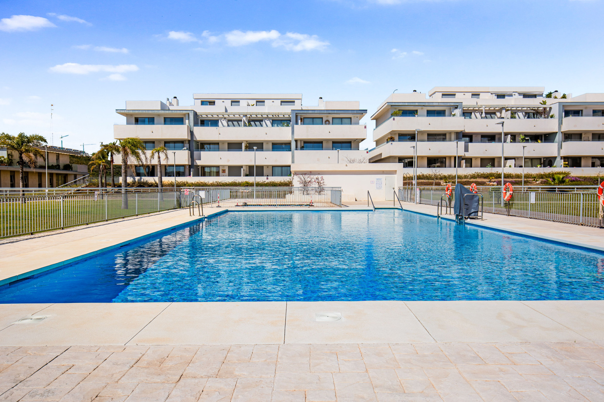 Fully furnished modern 3 Bedroom Duplex Penthouse with Sea Views in Estepona · Photo 31
