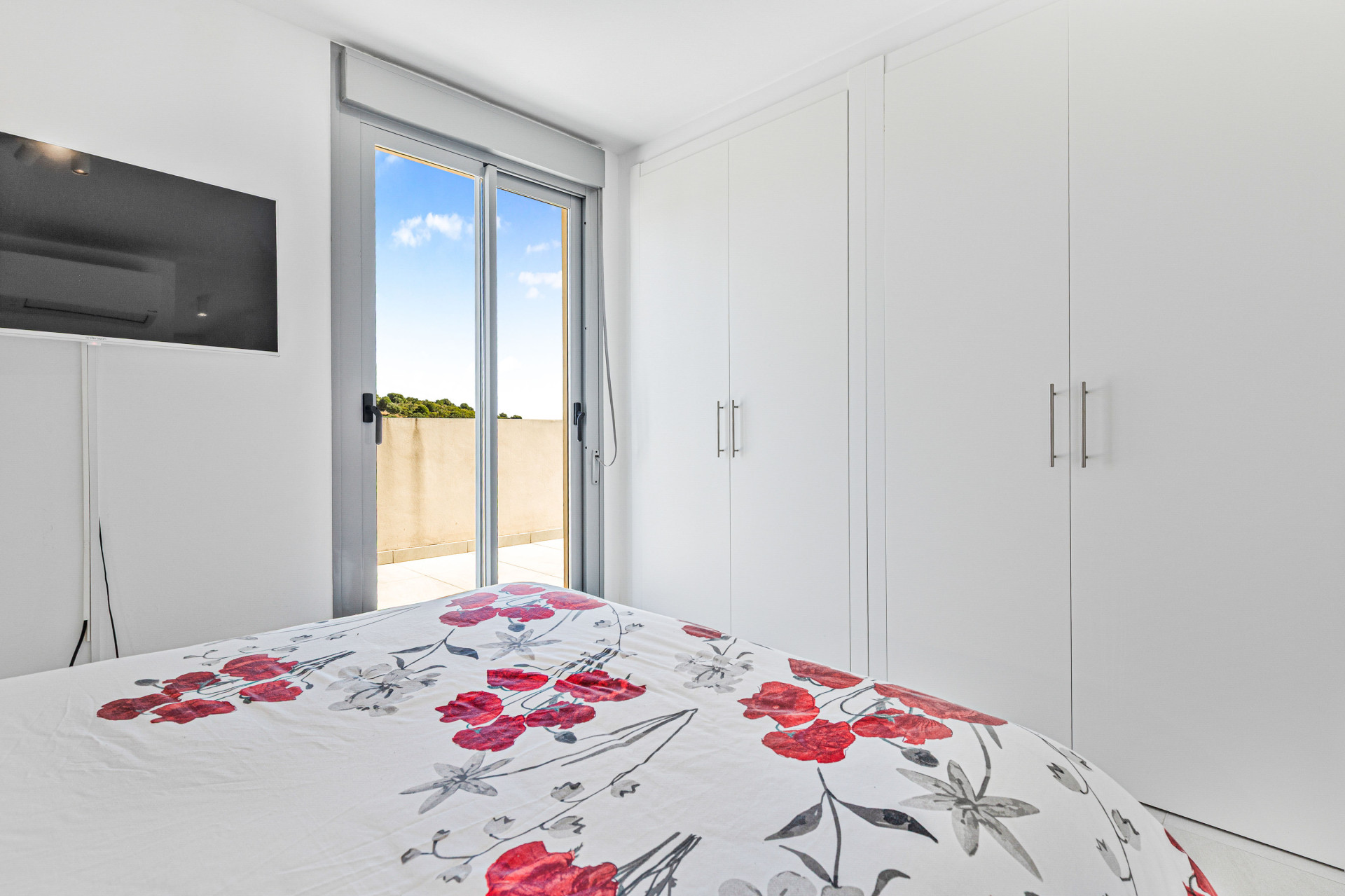Fully furnished modern 3 Bedroom Duplex Penthouse with Sea Views in Estepona · Photo 23