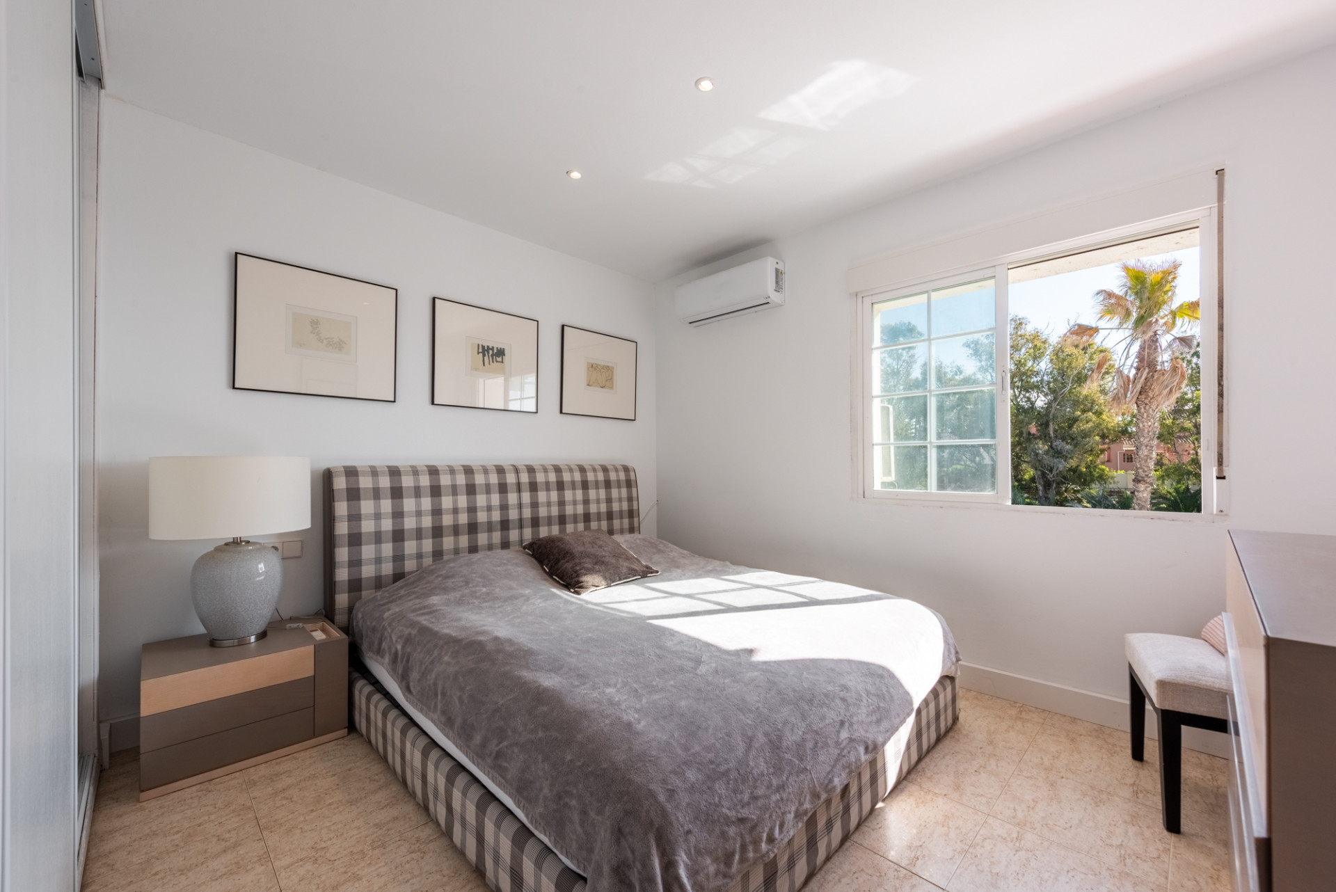 Beach front apartment for sale. · Photo 11