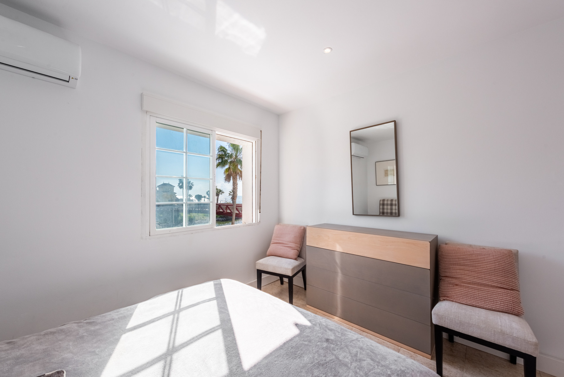 Beach front apartment for sale. · Photo 12