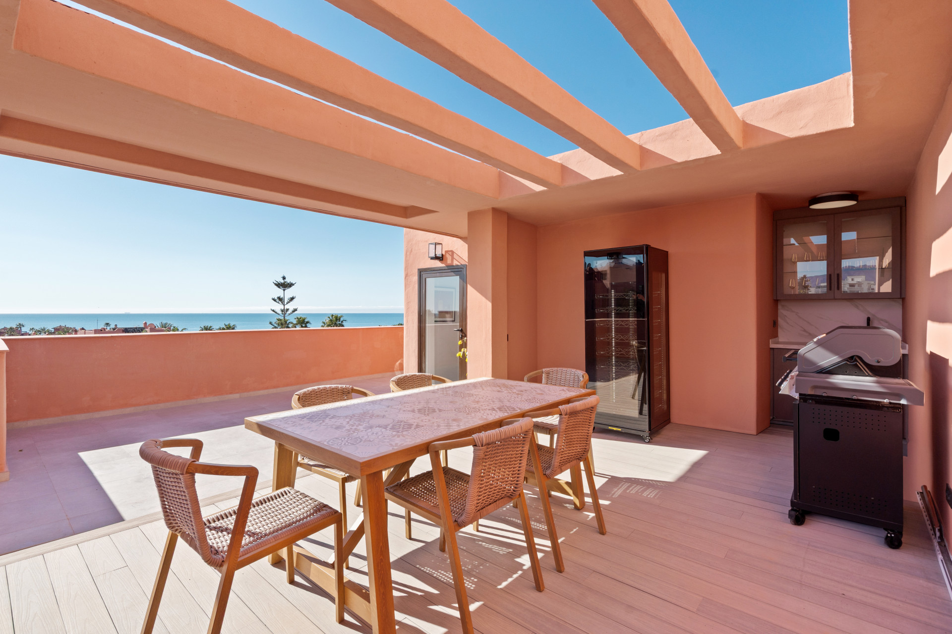 Sea View Luxury Penthouse - Newly Renovated on the Beach Side New Golden Mile · Photo 18