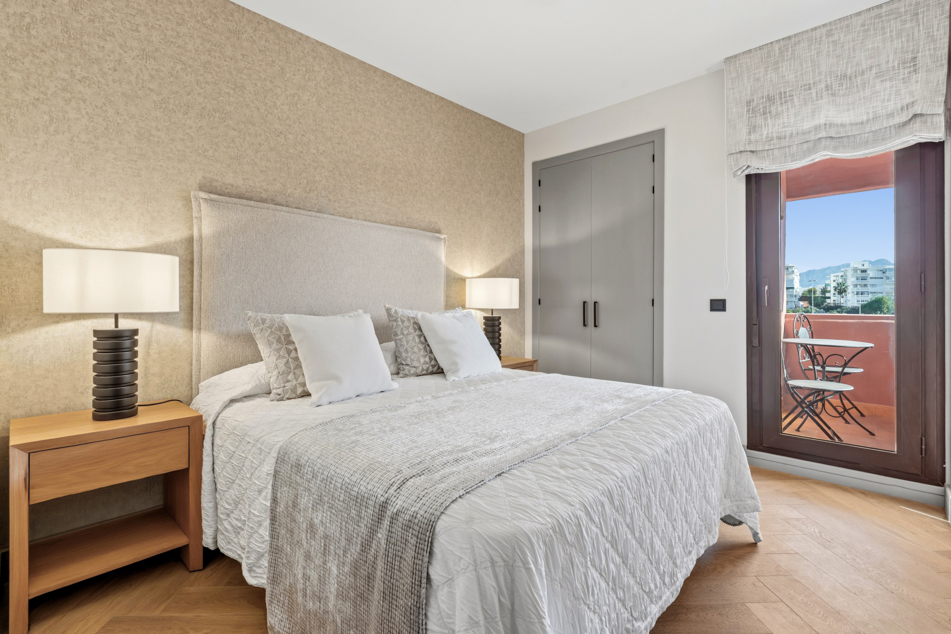 Sea View Luxury Penthouse - Newly Renovated on the Beach Side New Golden Mile · Photo 14