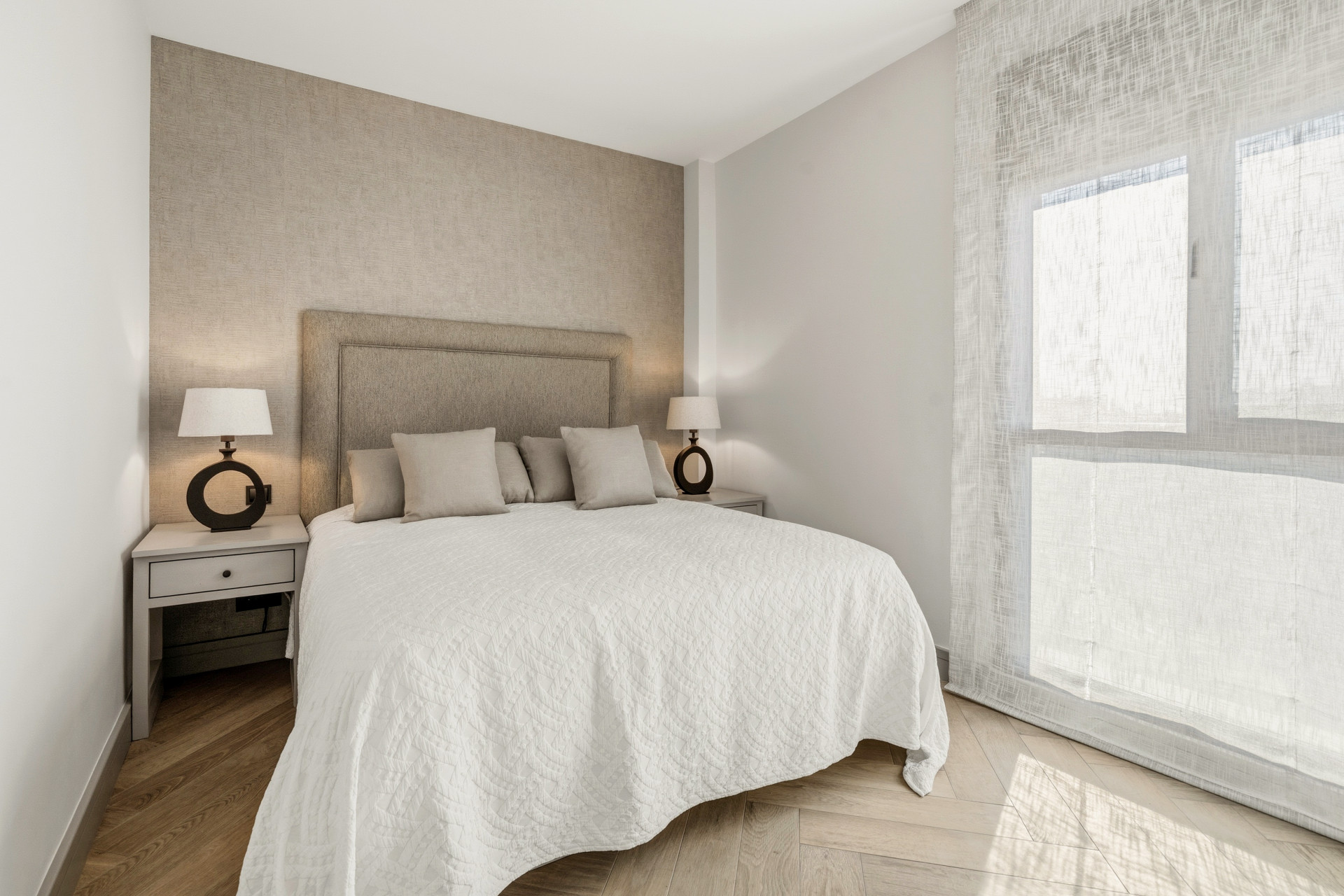 Sea View Luxury Penthouse - Newly Renovated on the Beach Side New Golden Mile · Photo 11