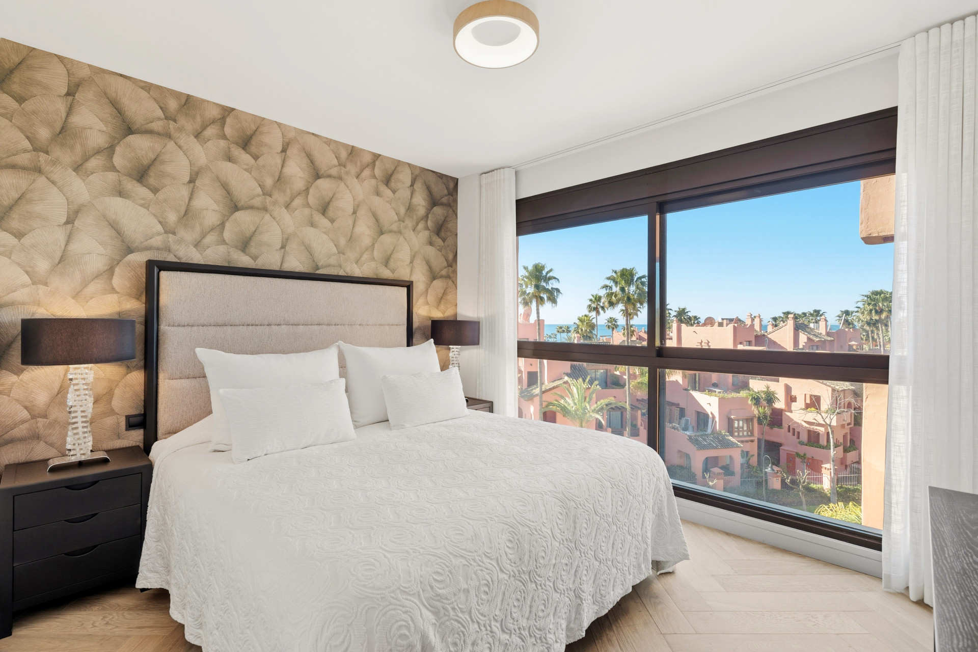 Sea View Luxury Penthouse - Newly Renovated on the Beach Side New Golden Mile · Photo 15