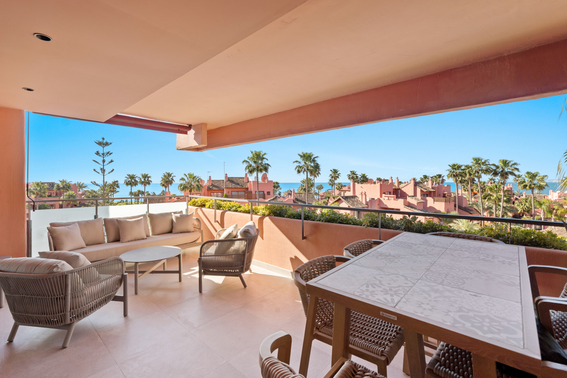 Sea View Luxury Penthouse - Newly Renovated on the Beach Side New Golden Mile · Photo 8