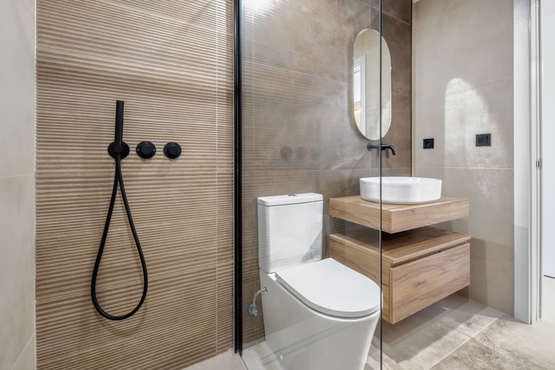 Fully Renovated Three-Bedroom Apartment in the Heart of Nueva Andalucía, Aloha. · Photo 9