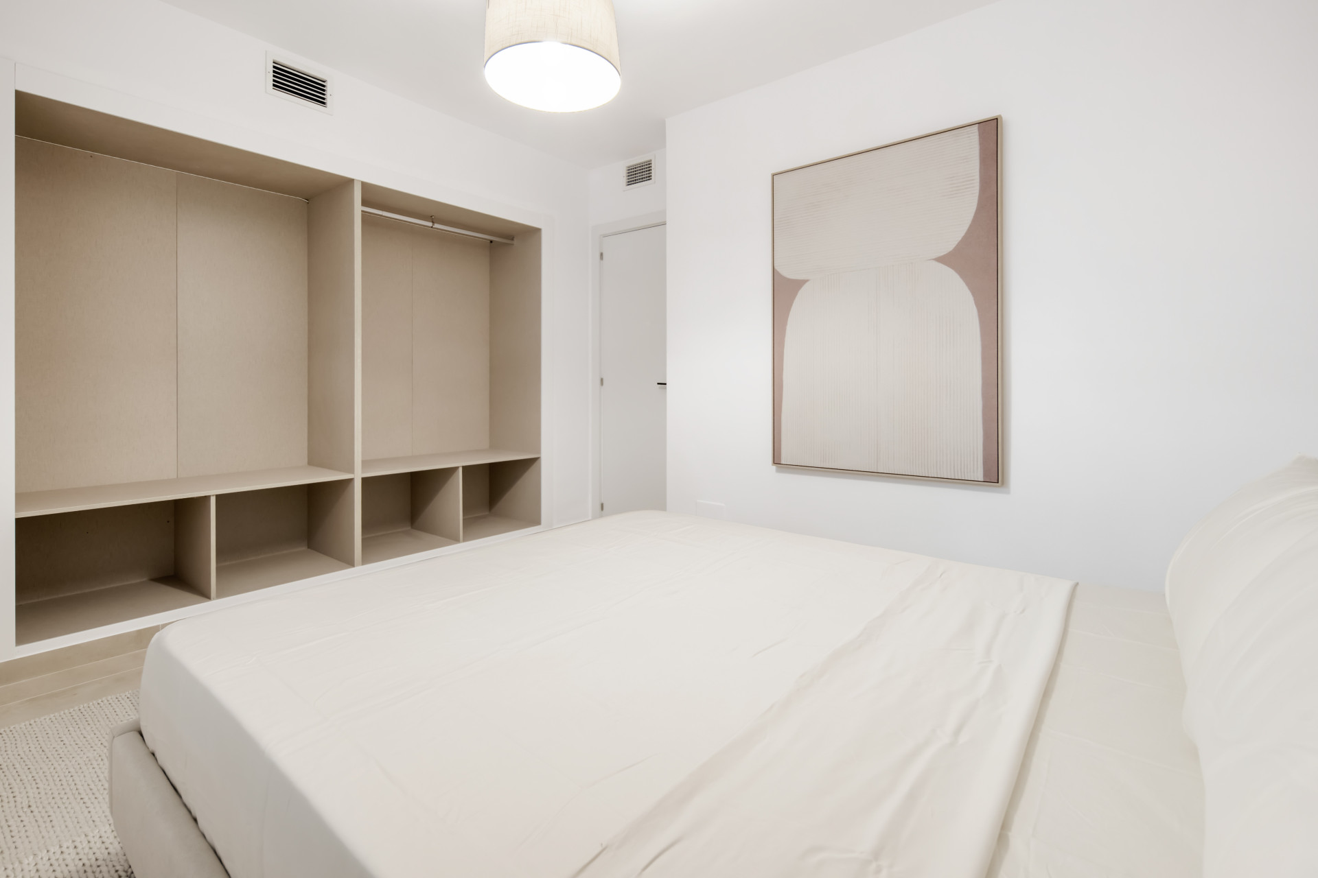 Fully Renovated Three-Bedroom Apartment in the Heart of Nueva Andalucía, Aloha. · Photo 14