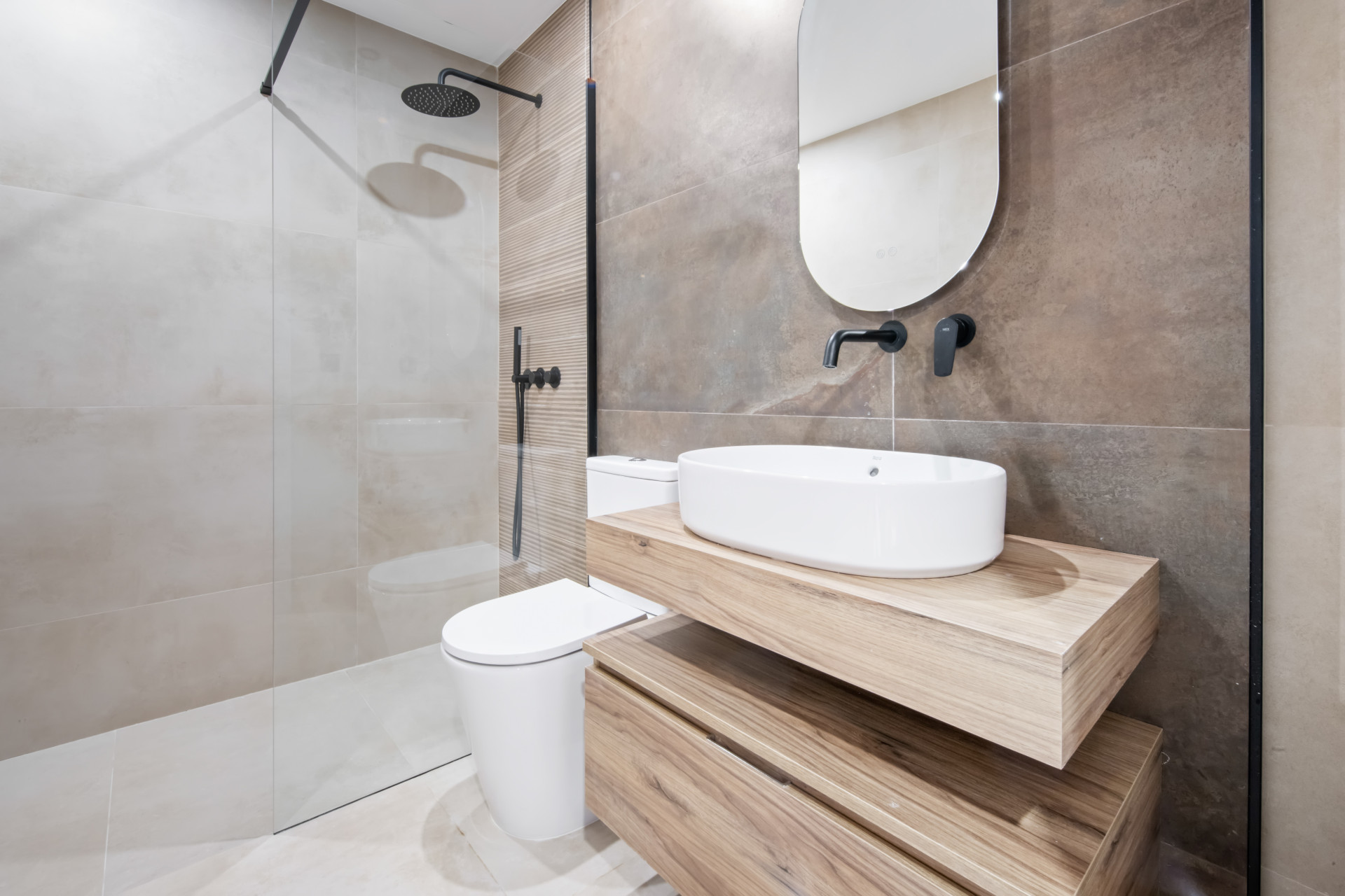 Fully Renovated Three-Bedroom Apartment in the Heart of Nueva Andalucía, Aloha. · Photo 8