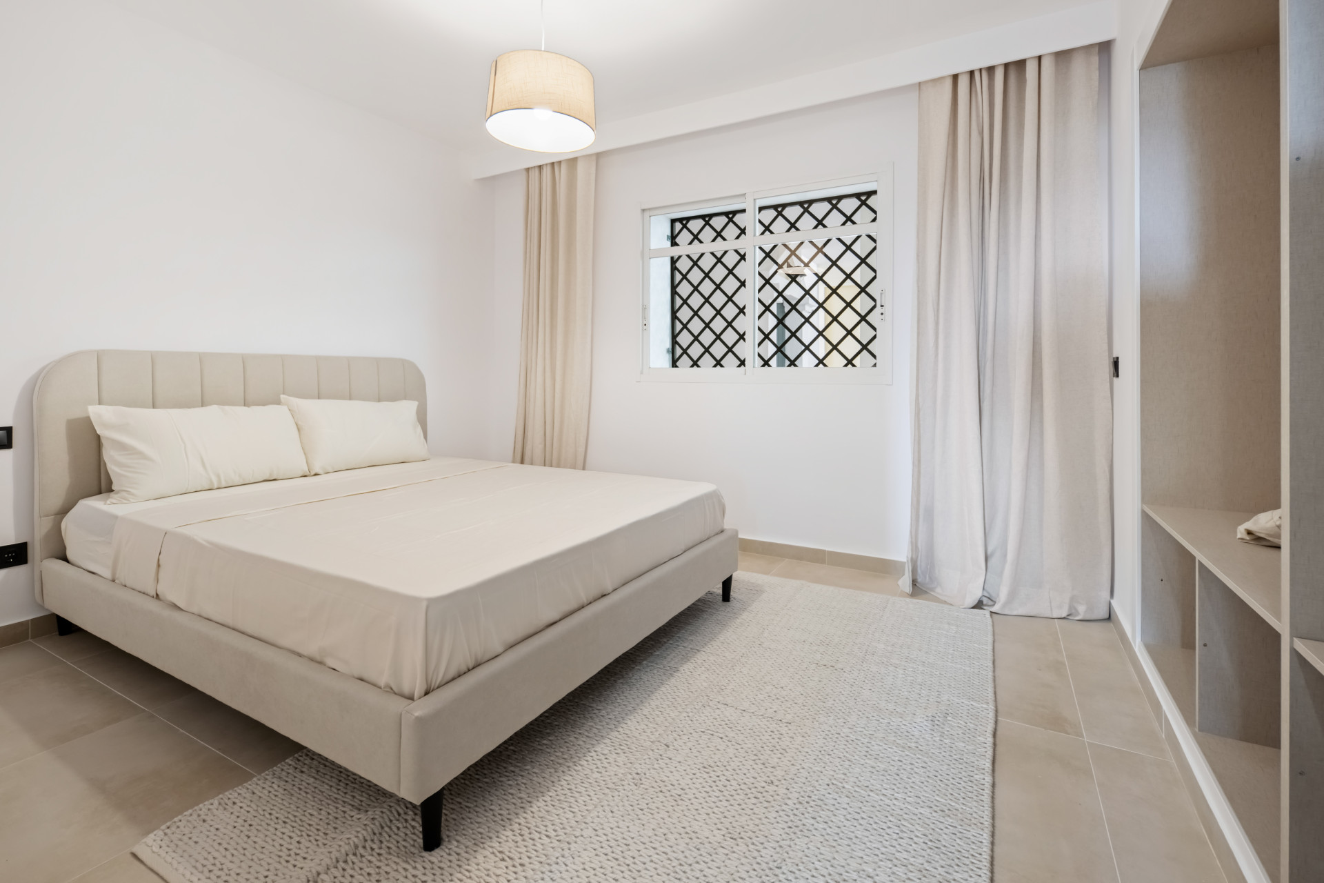 Fully Renovated Three-Bedroom Apartment in the Heart of Nueva Andalucía, Aloha. · Photo 12