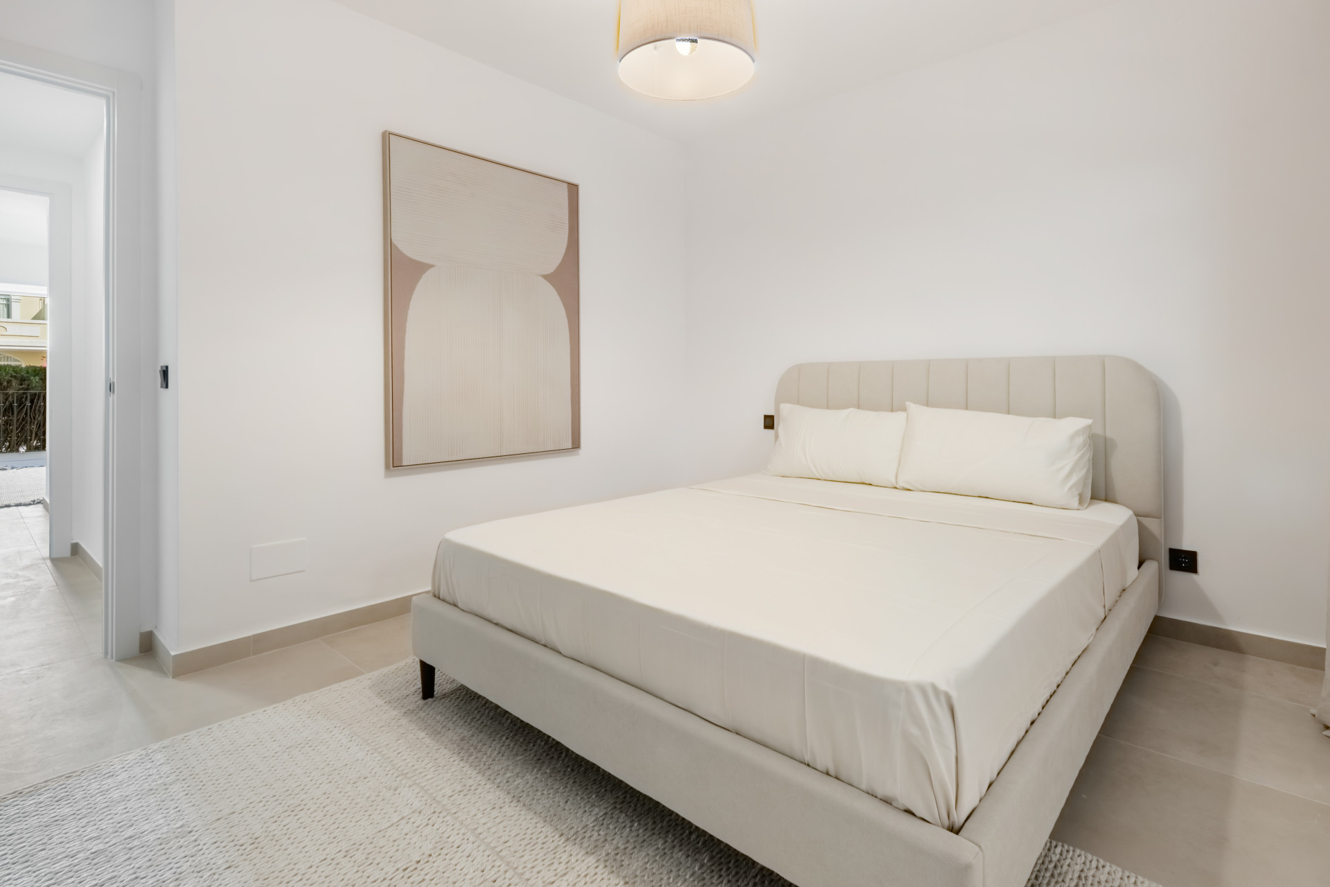 Fully Renovated Three-Bedroom Apartment in the Heart of Nueva Andalucía, Aloha. · Photo 13