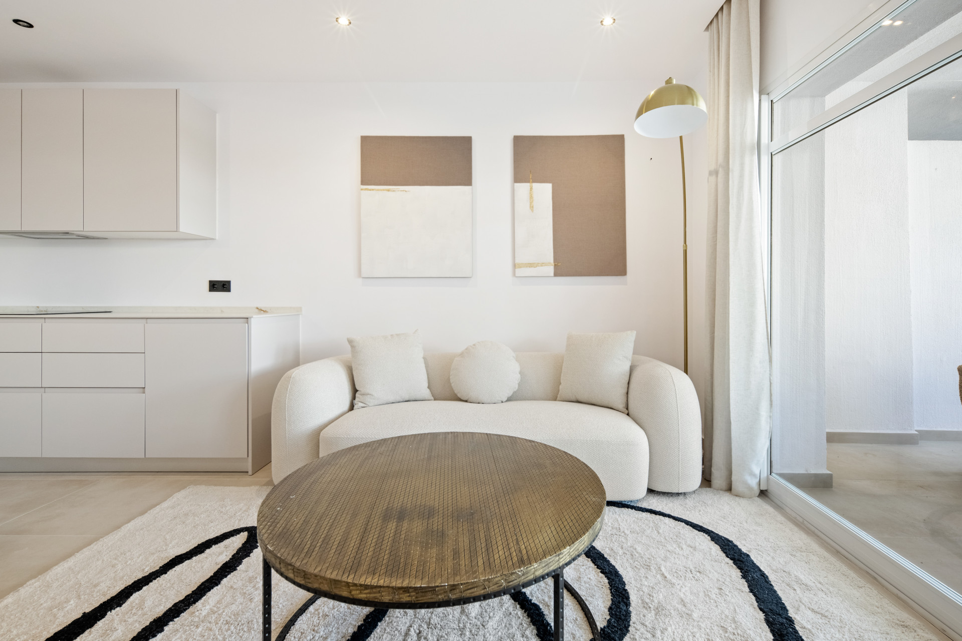 Fully Renovated Three-Bedroom Apartment in the Heart of Nueva Andalucía, Aloha. · Photo 17