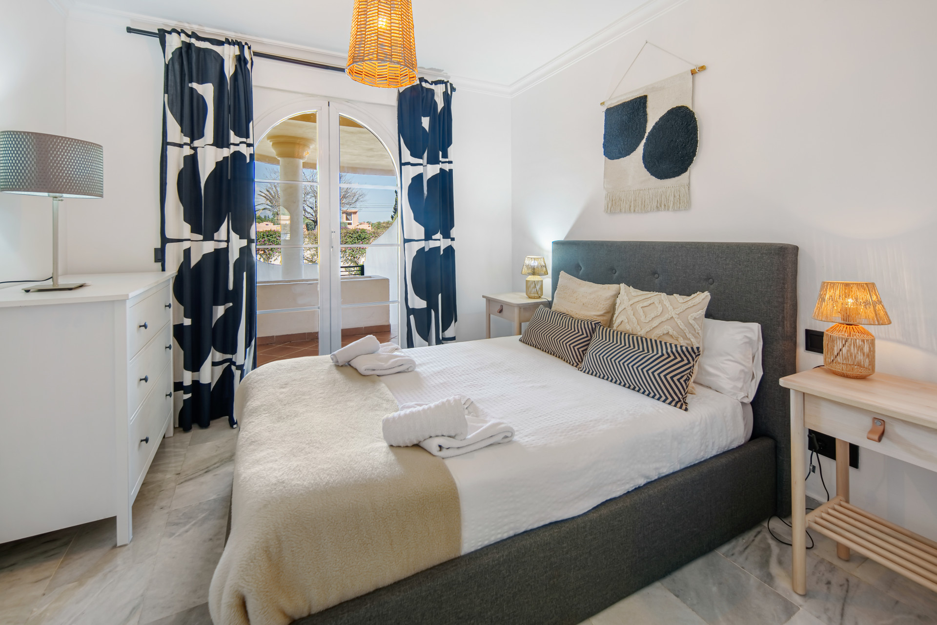 Charming Two-Bedroom Duplex near Puerto Banús – Terrace, Sea Views & Rental License · Photo 17
