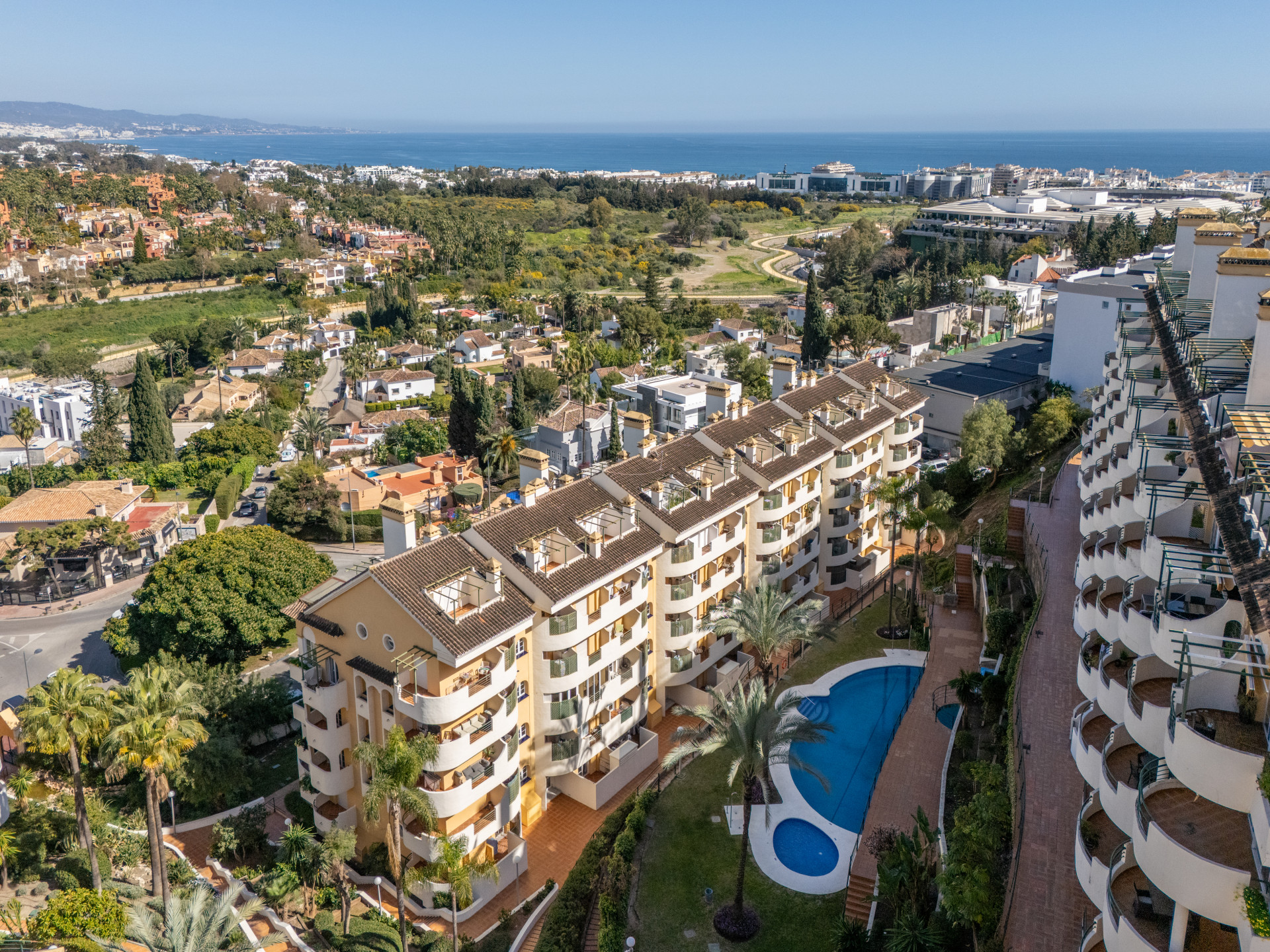 Charming Two-Bedroom Duplex near Puerto Banús – Terrace, Sea Views & Rental License · Photo 26