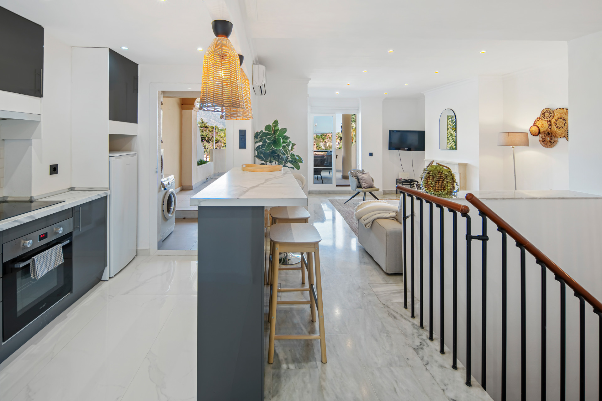 Charming Two-Bedroom Duplex near Puerto Banús – Terrace, Sea Views & Rental License · Photo 11