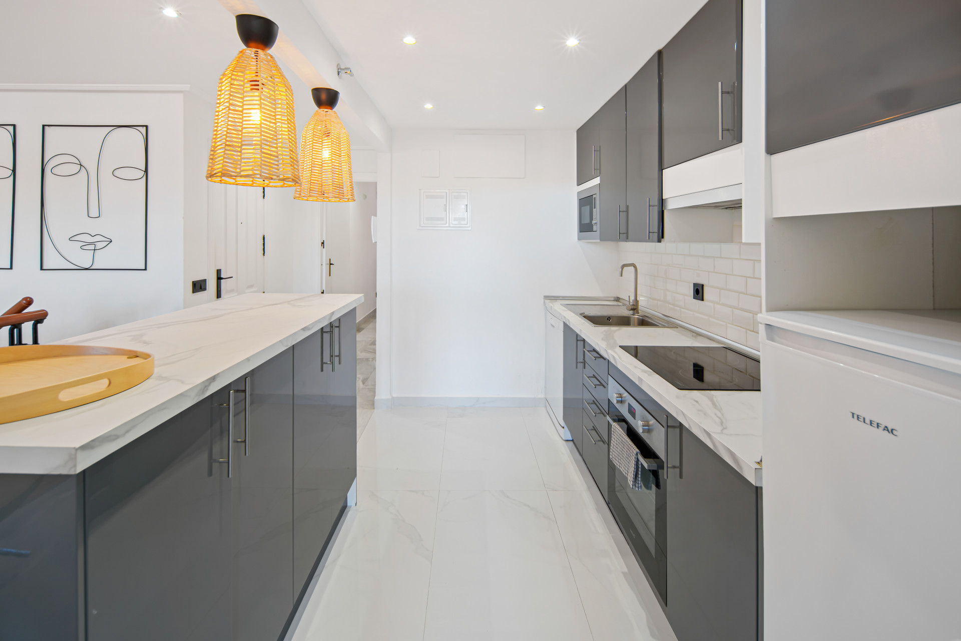 Charming Two-Bedroom Duplex near Puerto Banús – Terrace, Sea Views & Rental License · Photo 10
