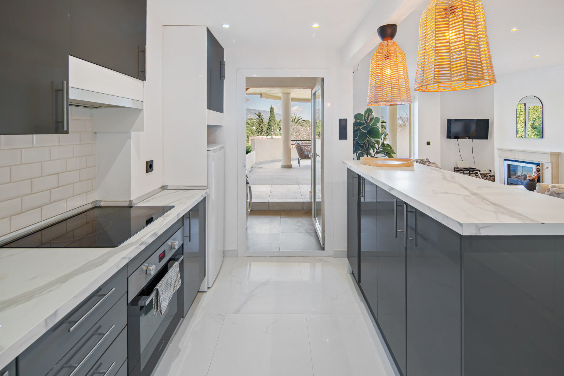 Charming Two-Bedroom Duplex near Puerto Banús – Terrace, Sea Views & Rental License · Photo 8