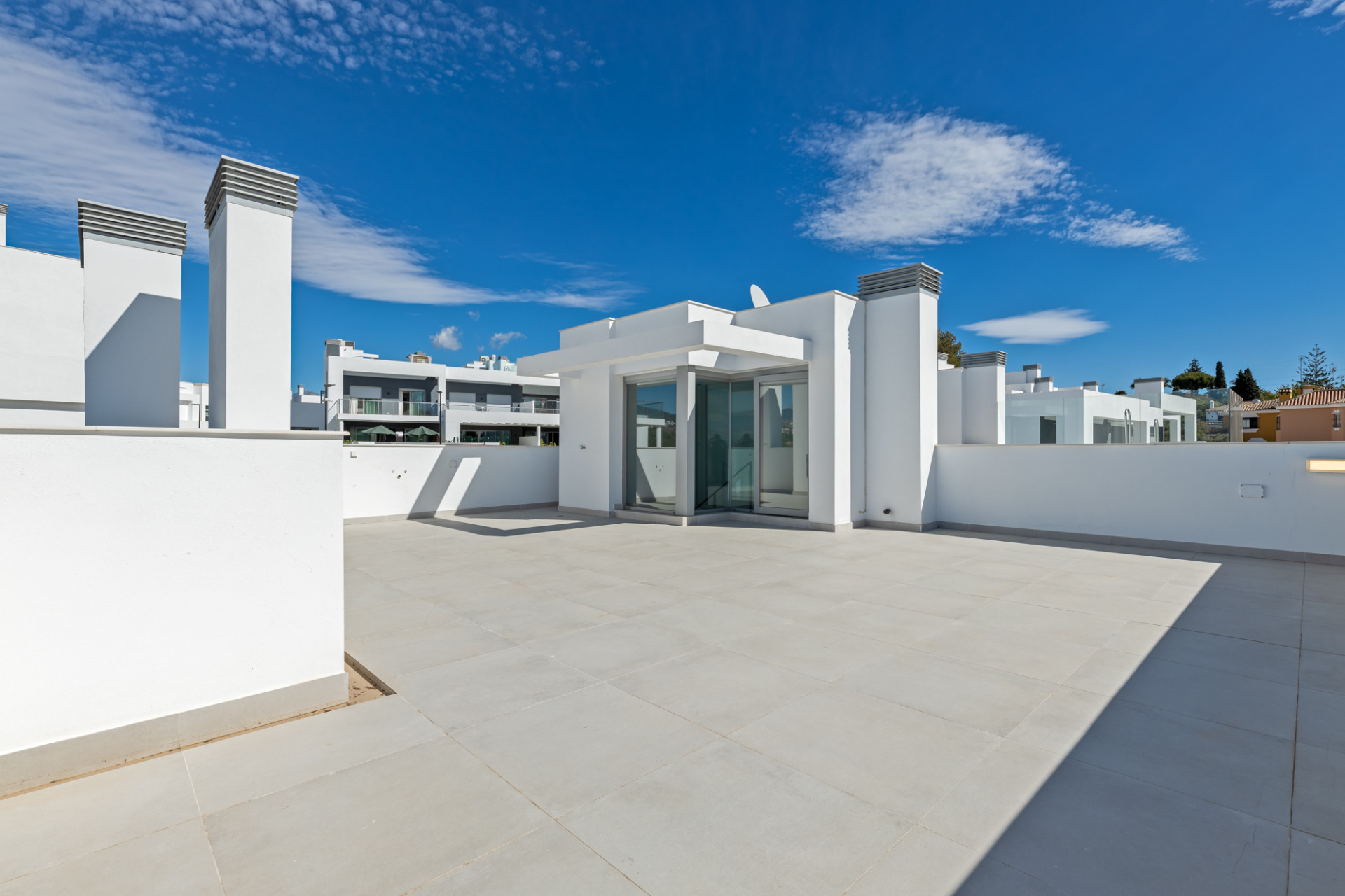 Luxury Corner Villa in Treetops, San Pedro de Alcántara – Private Garden, Jacuzzi & Panoramic Valley Views · Photo 25