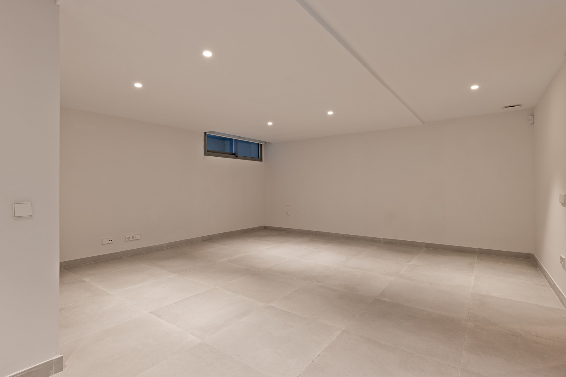 Luxury Corner Villa in Treetops, San Pedro de Alcántara – Private Garden, Jacuzzi & Panoramic Valley Views · Photo 10