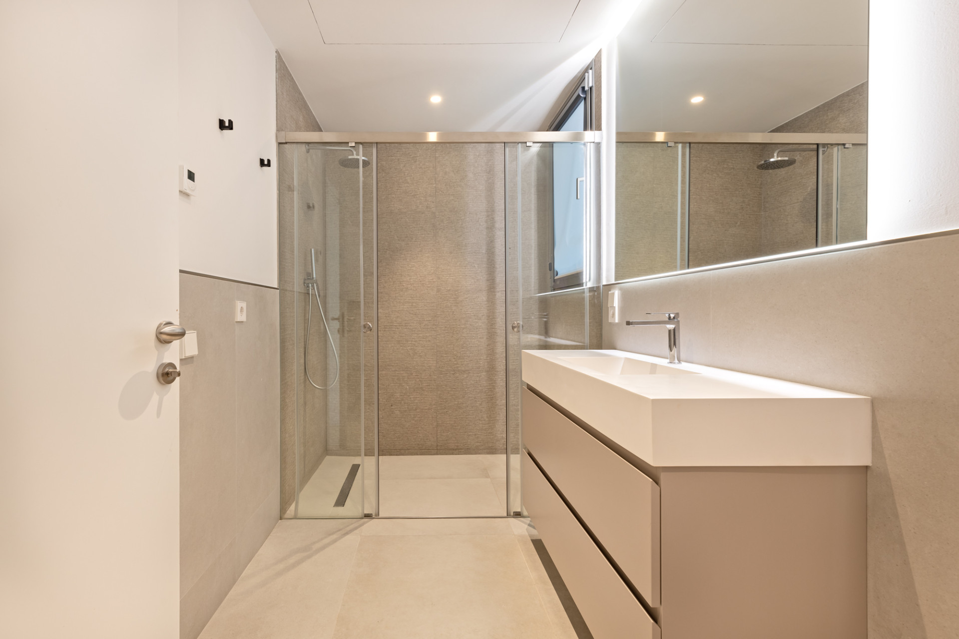 Luxury Corner Villa in Treetops, San Pedro de Alcántara – Private Garden, Jacuzzi & Panoramic Valley Views · Photo 23