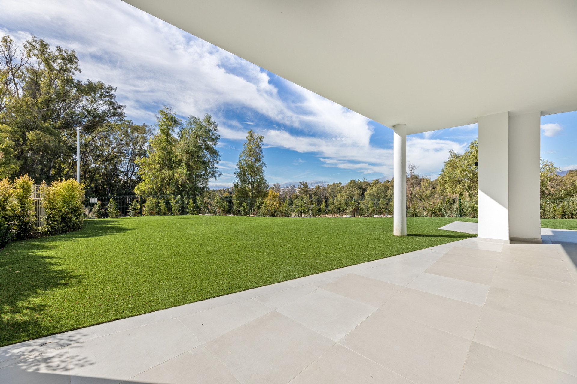 Luxury Corner Villa in Treetops, San Pedro de Alcántara – Private Garden, Jacuzzi & Panoramic Valley Views · Photo 32