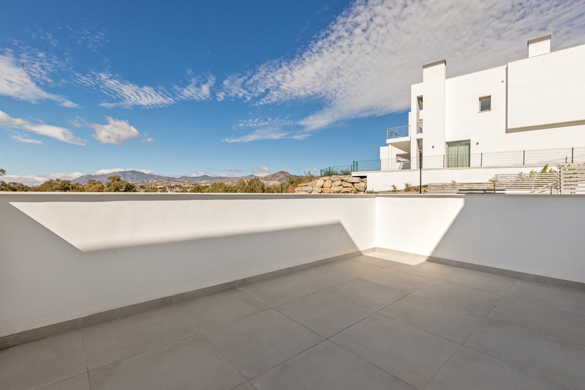 Luxury Corner Villa in Treetops, San Pedro de Alcántara – Private Garden, Jacuzzi & Panoramic Valley Views · Photo 20