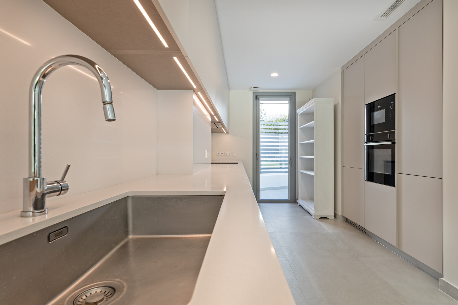 Luxury Corner Villa in Treetops, San Pedro de Alcántara – Private Garden, Jacuzzi & Panoramic Valley Views · Photo 35