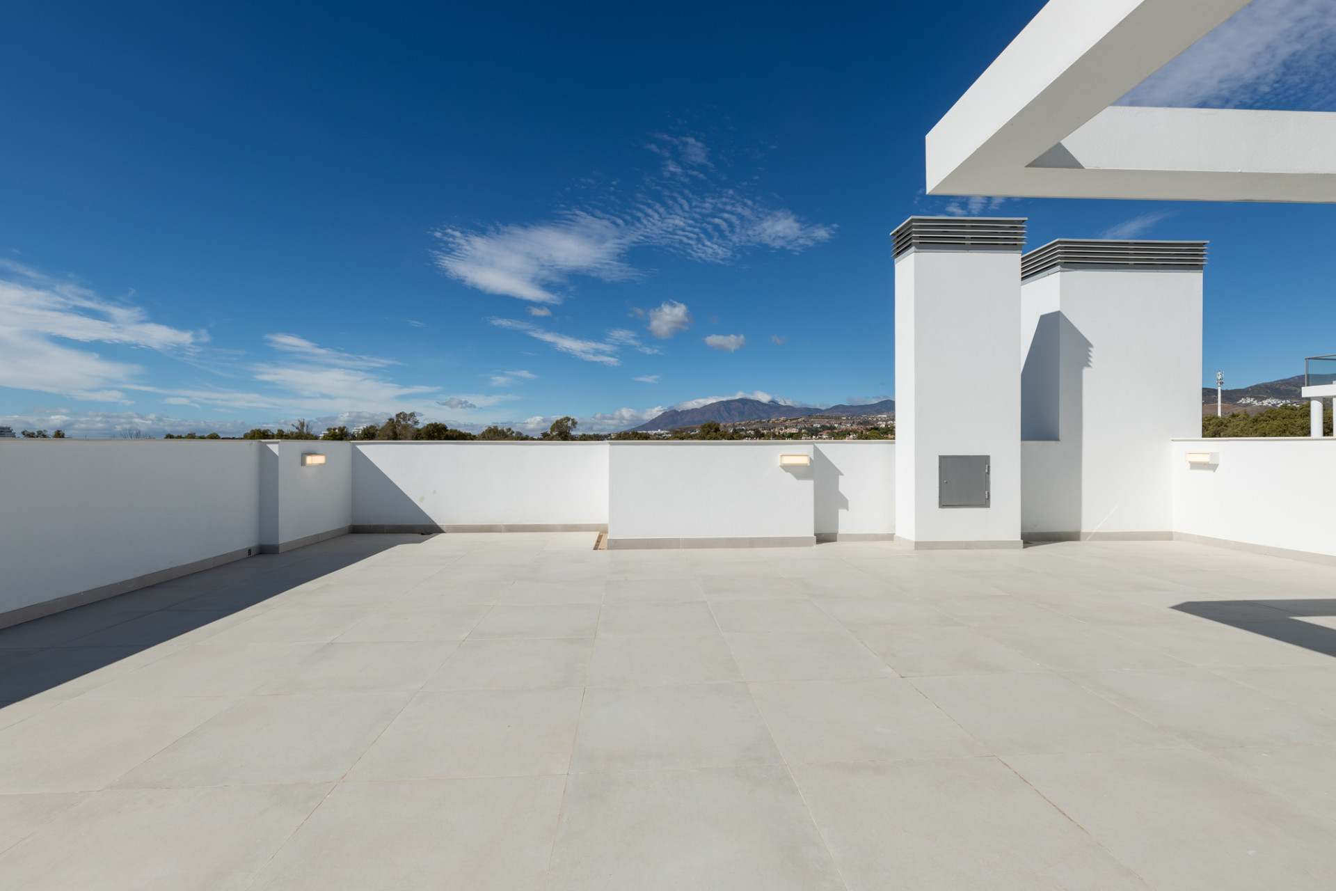 Luxury Corner Villa in Treetops, San Pedro de Alcántara – Private Garden, Jacuzzi & Panoramic Valley Views · Photo 26