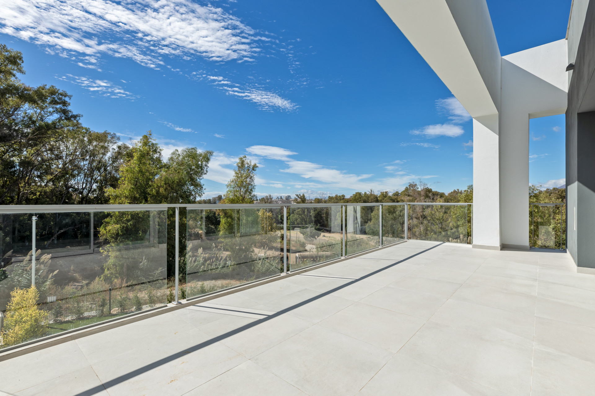 Luxury Corner Villa in Treetops, San Pedro de Alcántara – Private Garden, Jacuzzi & Panoramic Valley Views · Photo 27