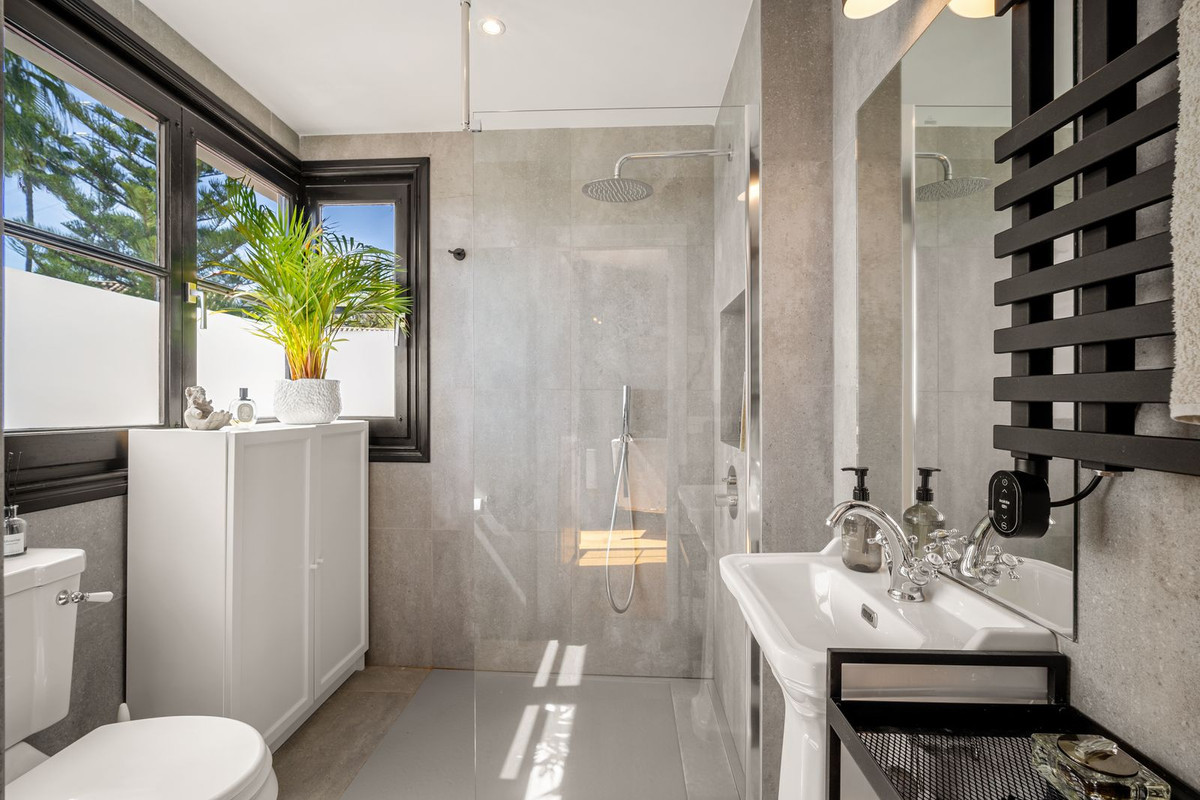 4 Bedrooms - Sea Views - Blend of Andalusian Heritage and Nordic Sophistication on the Golden Mile · Photo 26