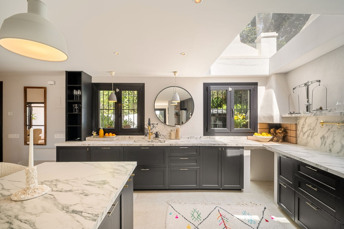 4 Bedrooms - Sea Views - Blend of Andalusian Heritage and Nordic Sophistication on the Golden Mile · Photo 13