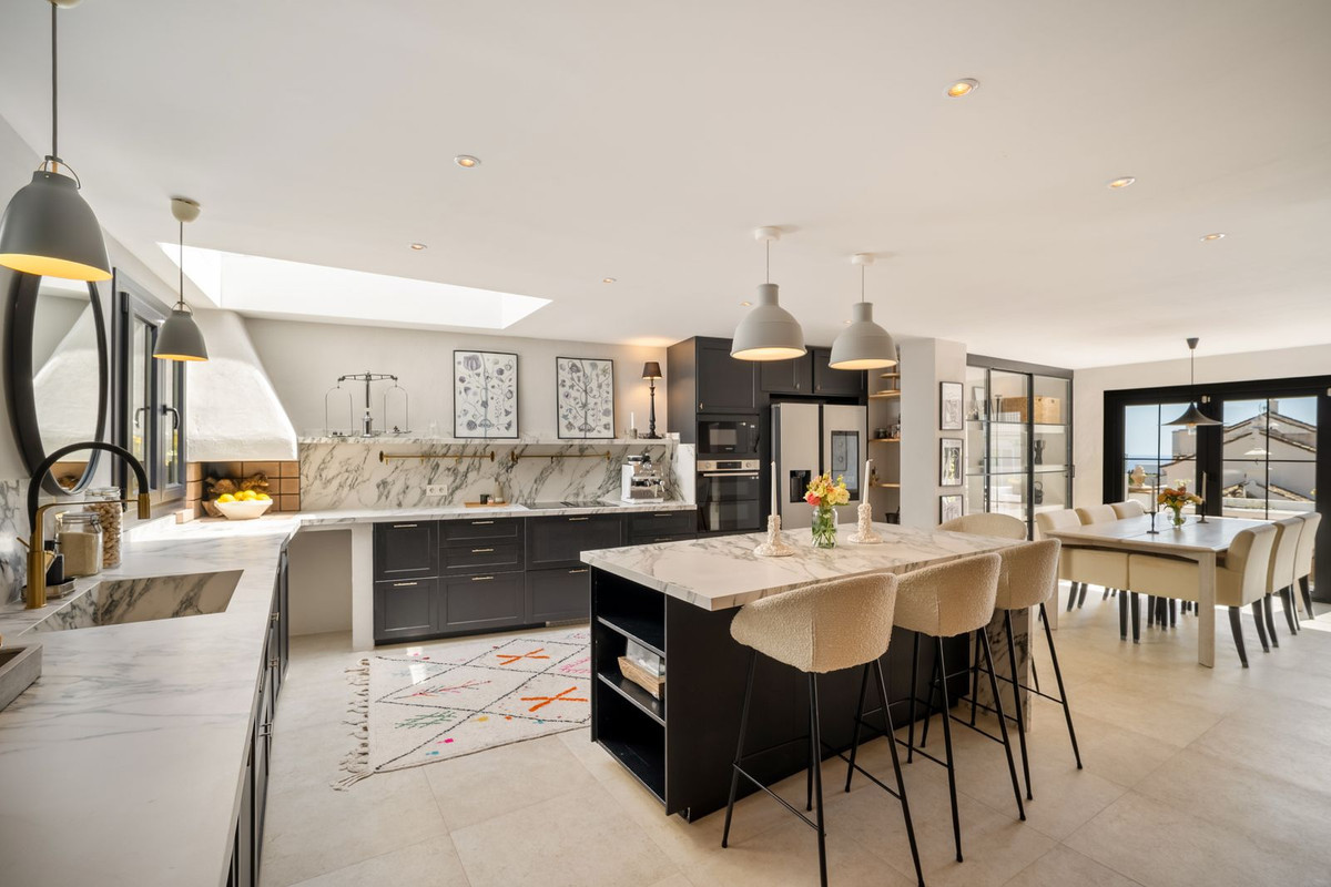 4 Bedrooms - Sea Views - Blend of Andalusian Heritage and Nordic Sophistication on the Golden Mile · Photo 15