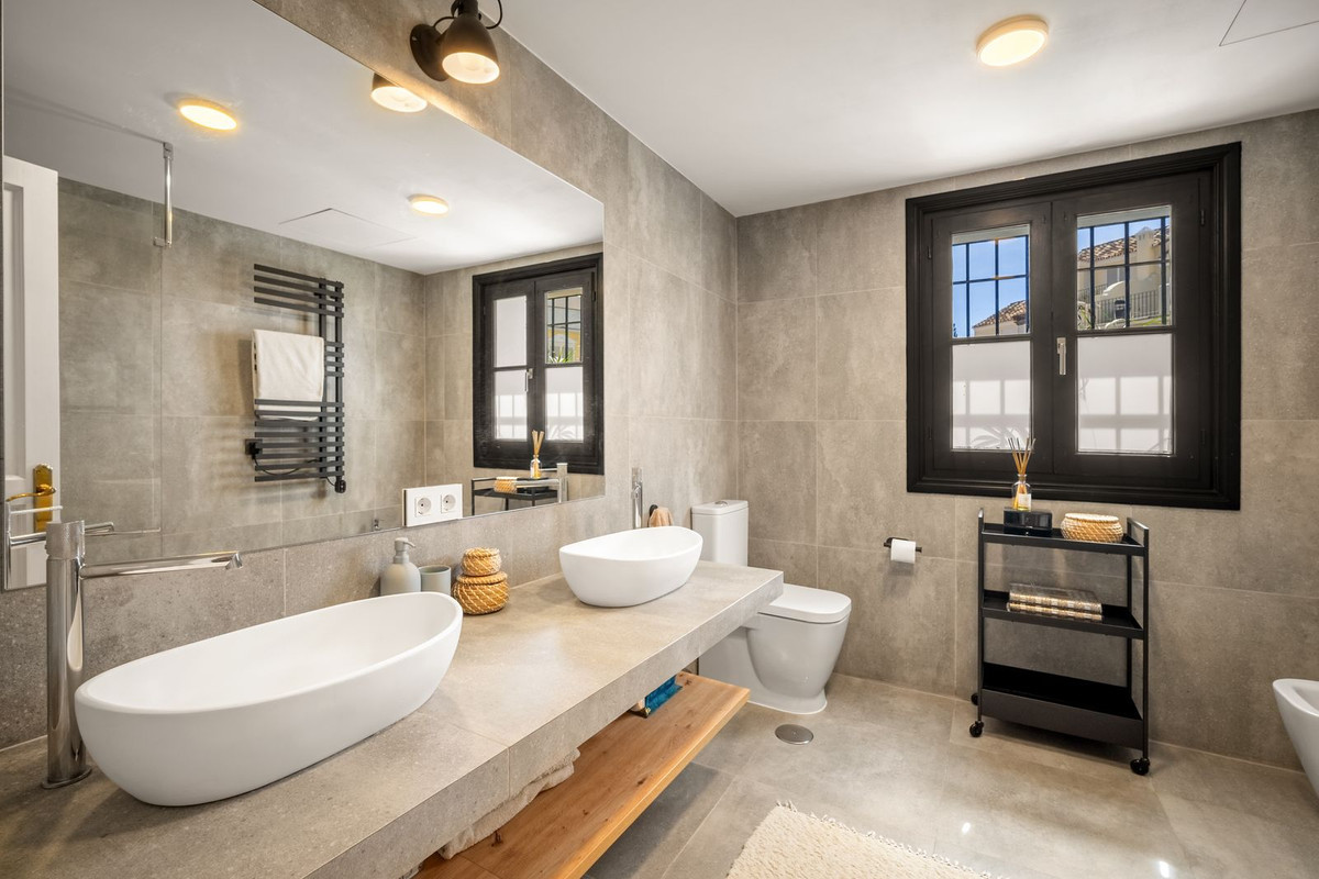 4 Bedrooms - Sea Views - Blend of Andalusian Heritage and Nordic Sophistication on the Golden Mile · Photo 34