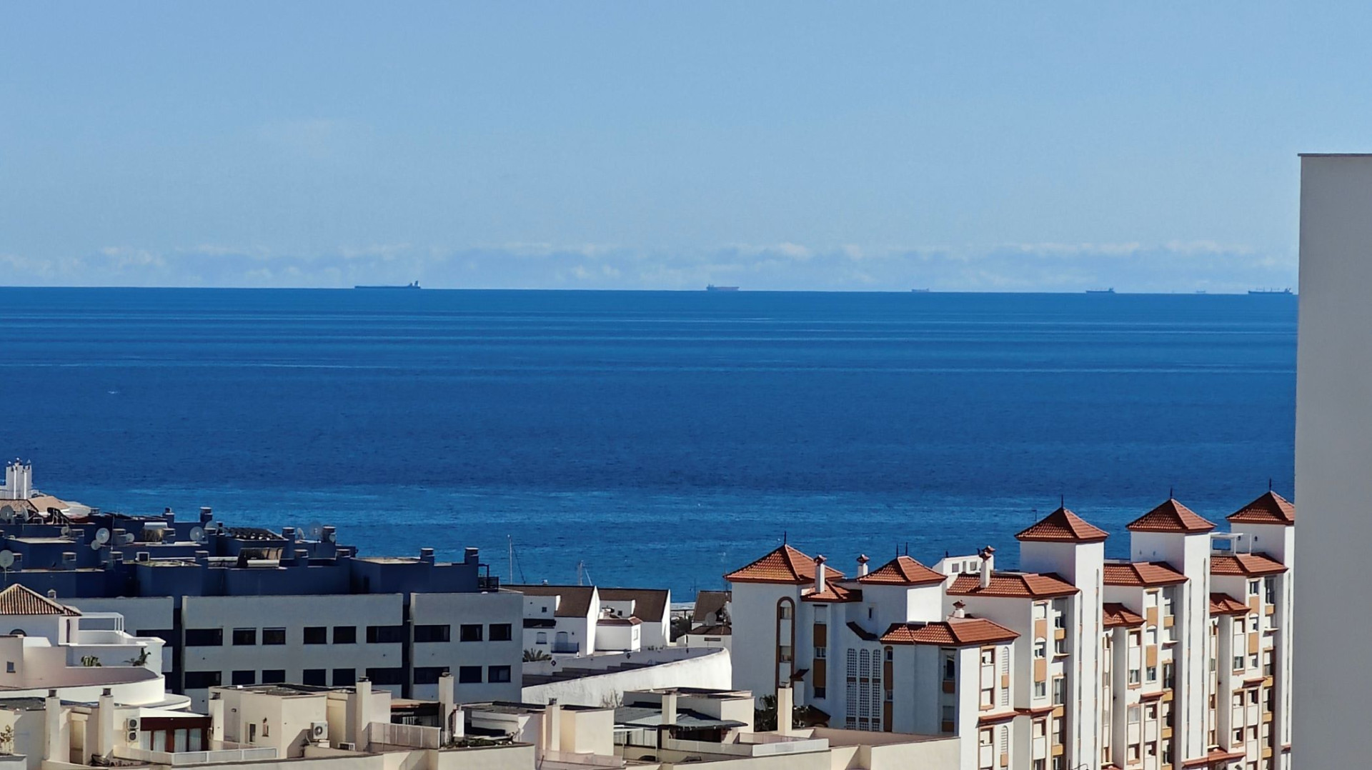 Rare 4-Bedroom Apartment with Stunning Sea Views & 43 m² Terrace · Photo 27