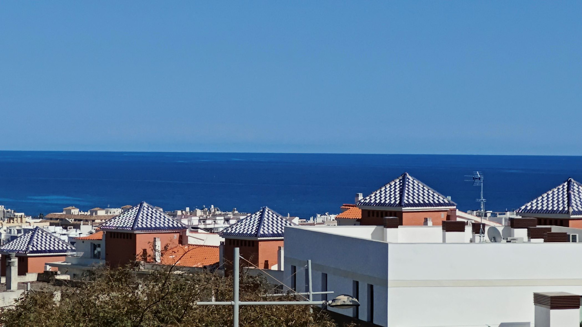 Rare 4-Bedroom Apartment with Stunning Sea Views & 43 m² Terrace · Photo 26