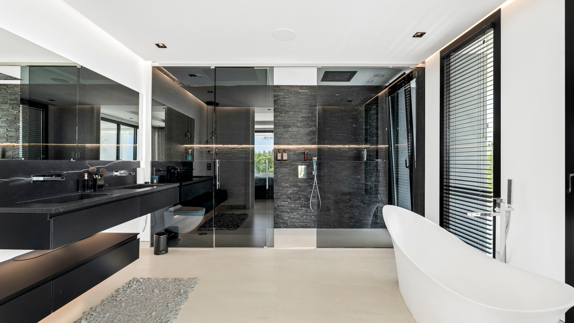 Spectacular New Villa with Sea and Golf Views · Photo 17