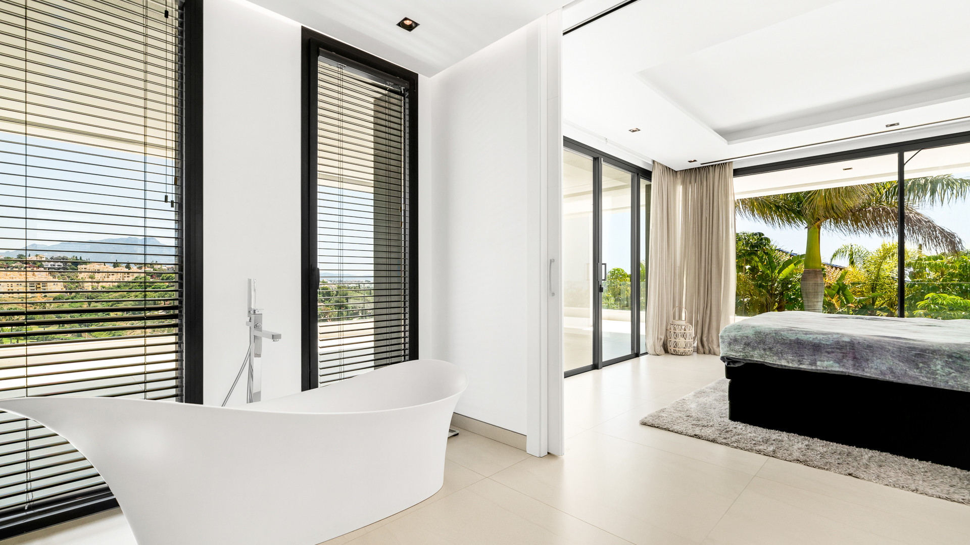 Spectacular New Villa with Sea and Golf Views · Photo 18