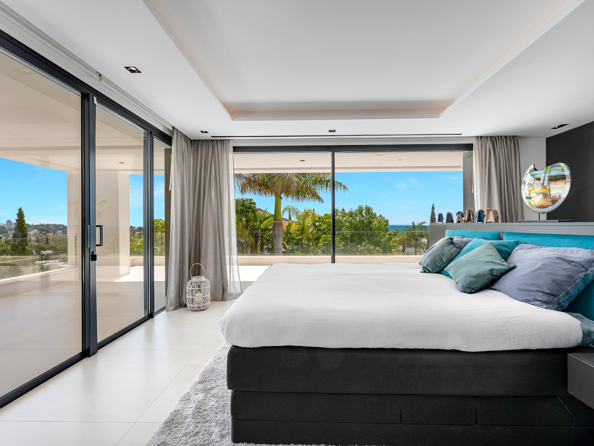 Spectacular New Villa with Sea and Golf Views · Photo 16