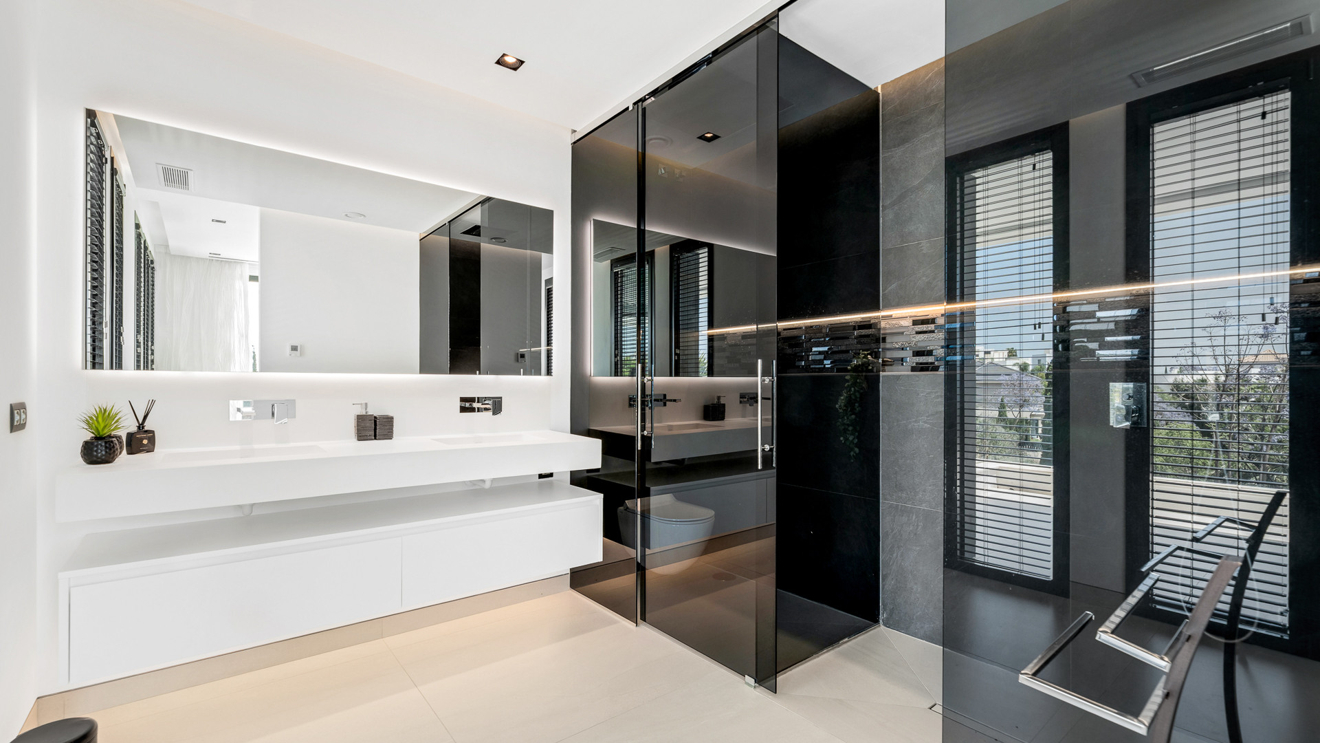 Spectacular New Villa with Sea and Golf Views · Photo 24
