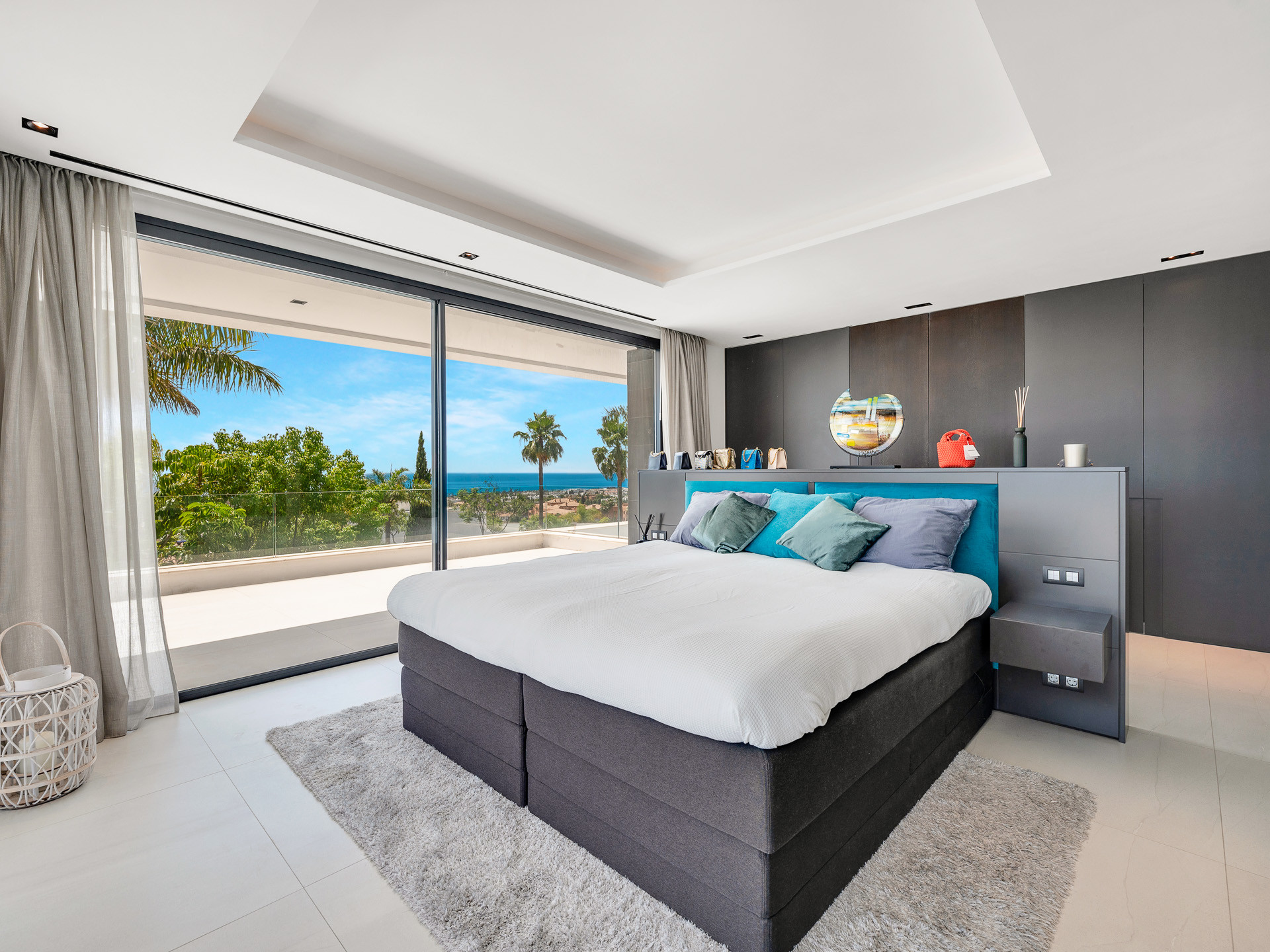 Spectacular New Villa with Sea and Golf Views · Photo 15