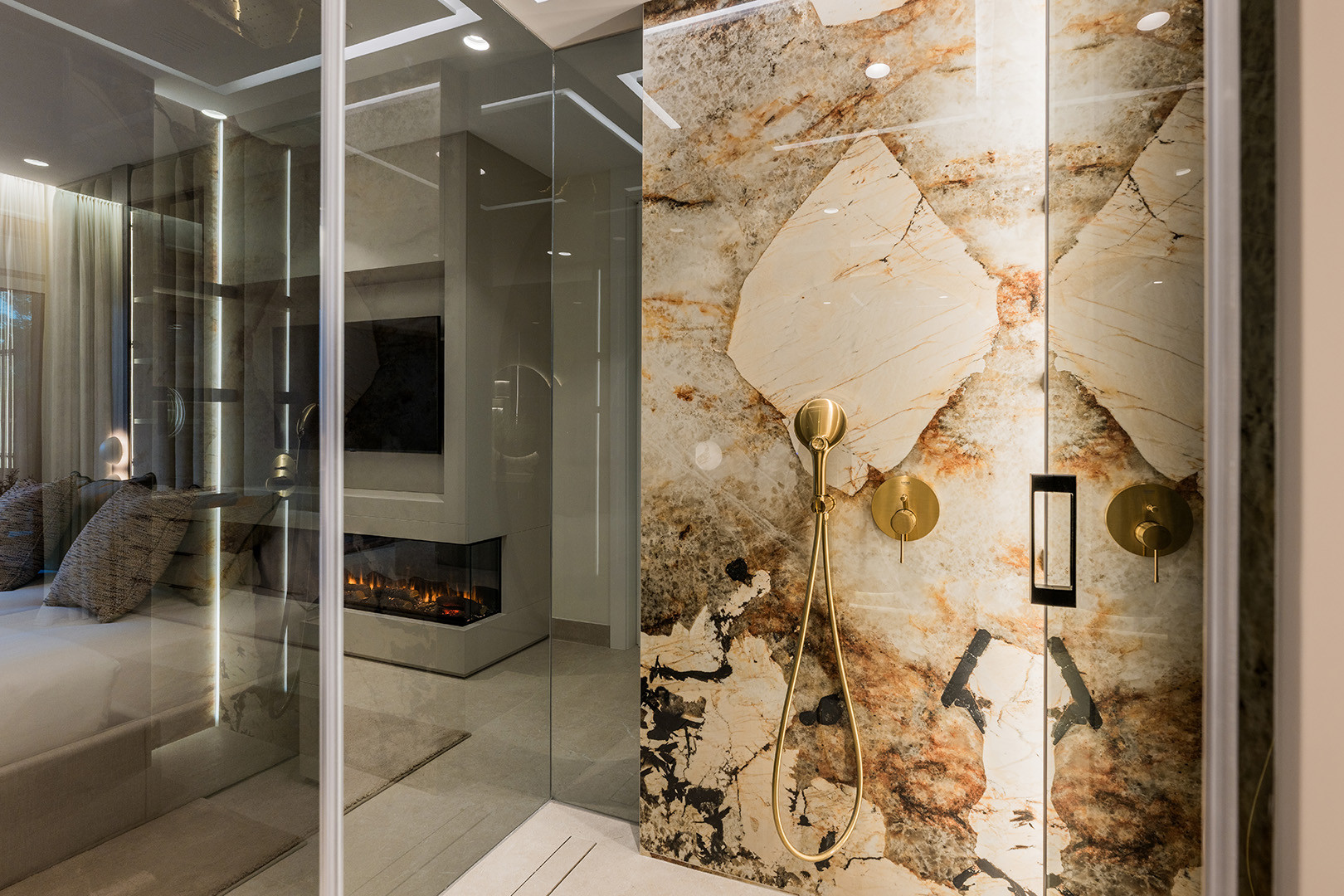 Elegant 3-Bedroom Beachside Apartment on the New Golden Mile · Photo 15