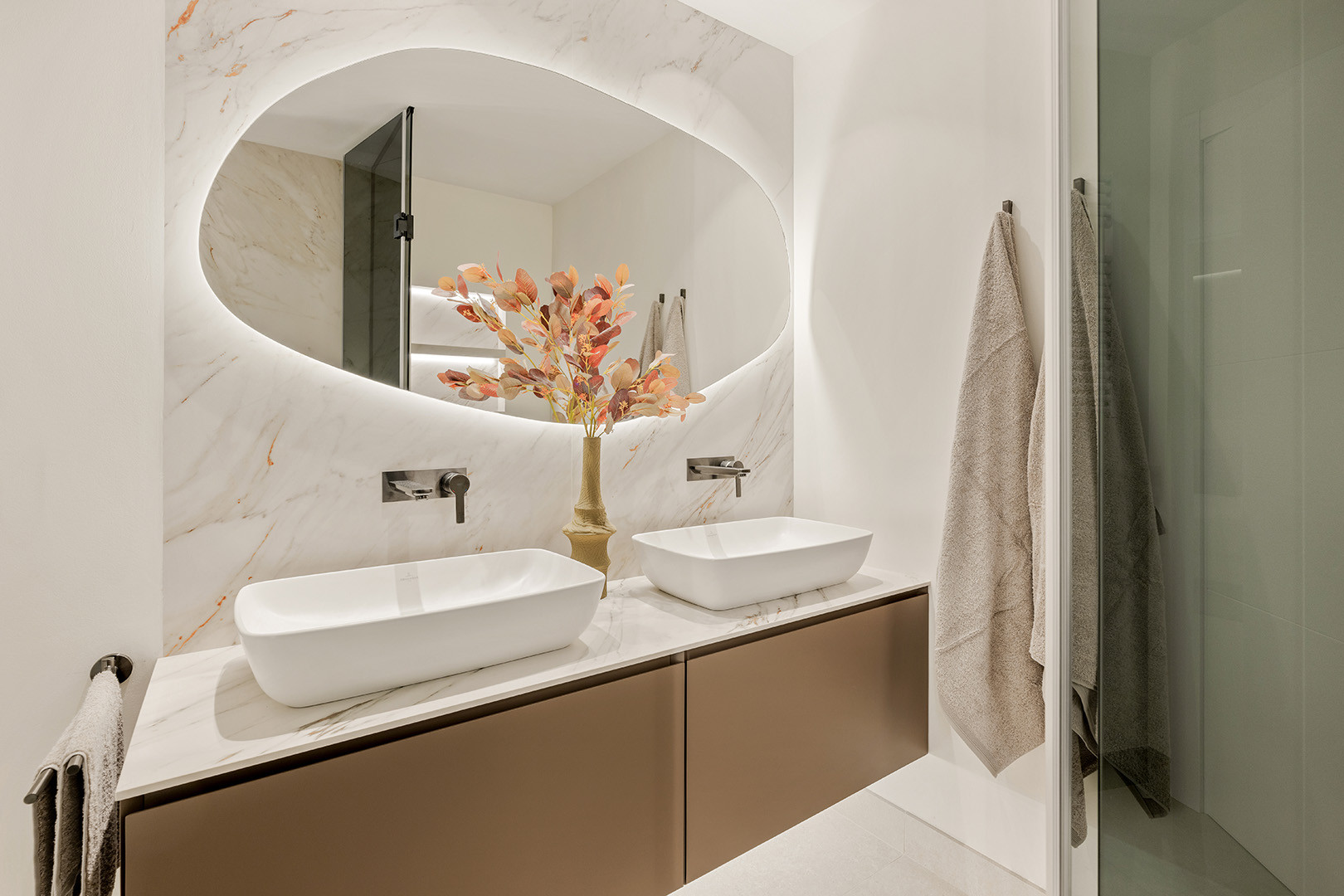 Elegant 3-Bedroom Beachside Apartment on the New Golden Mile · Photo 17