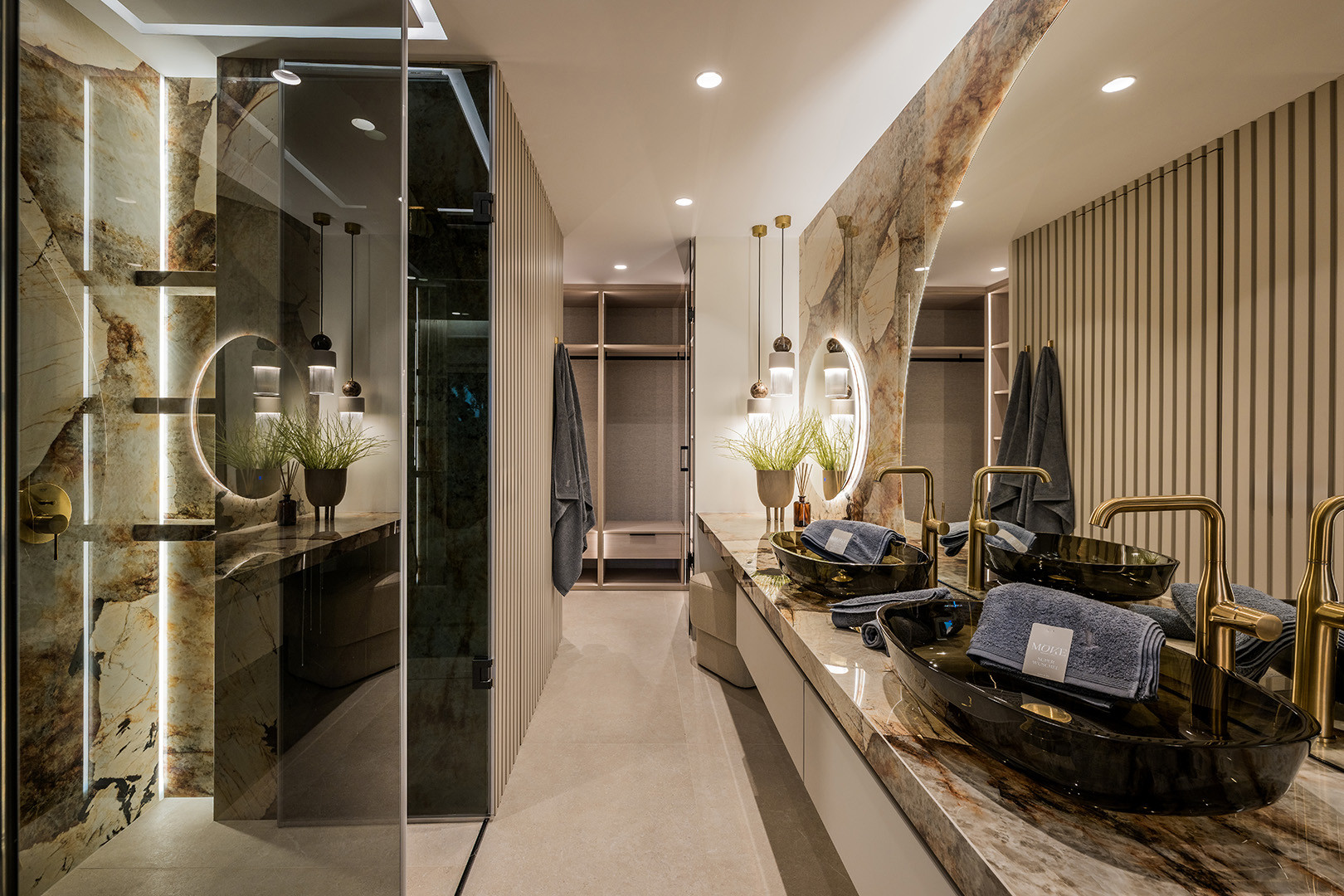 Elegant 3-Bedroom Beachside Apartment on the New Golden Mile · Photo 14
