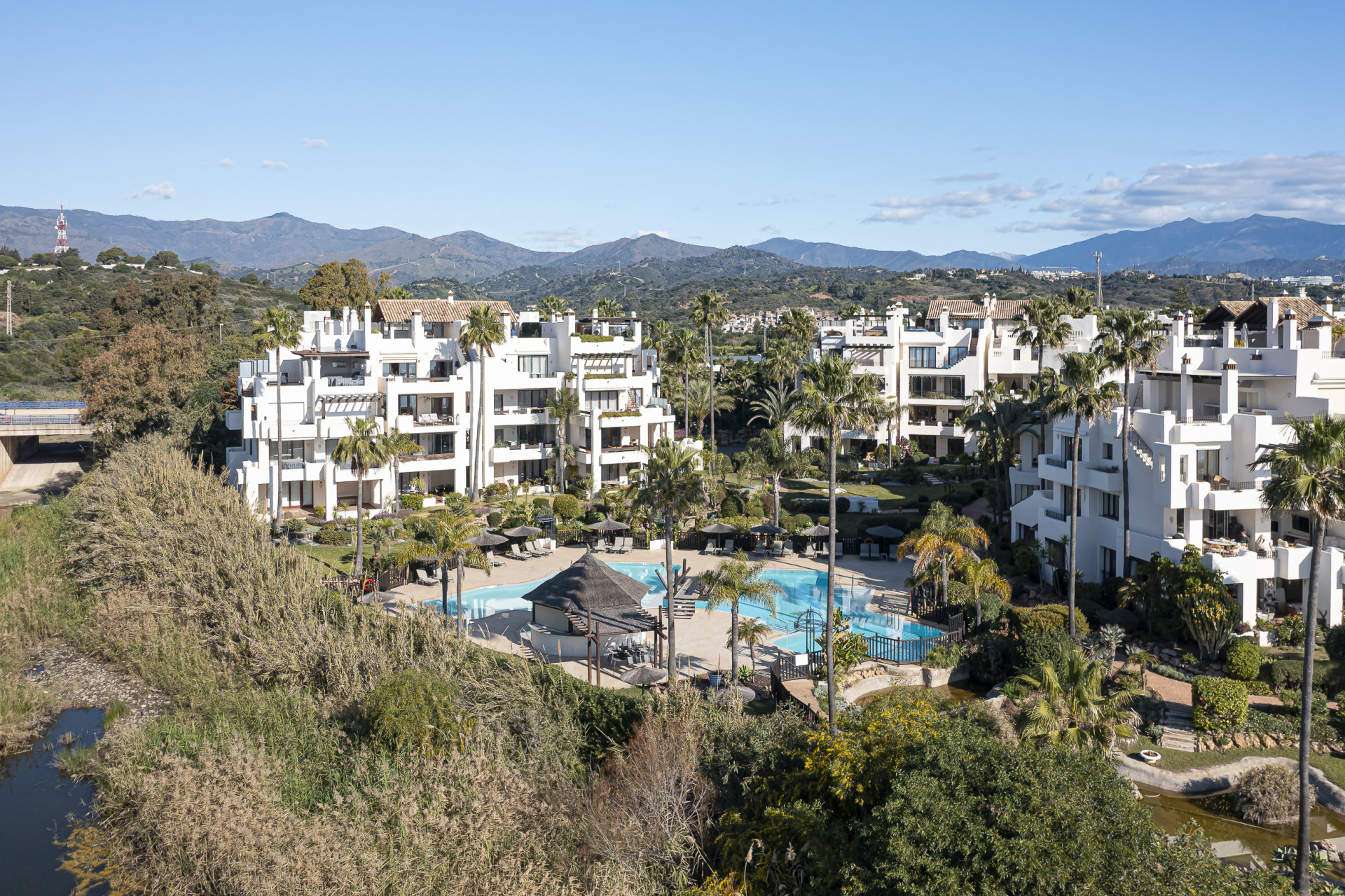 Elegant 3-Bedroom Beachside Apartment on the New Golden Mile · Photo 26