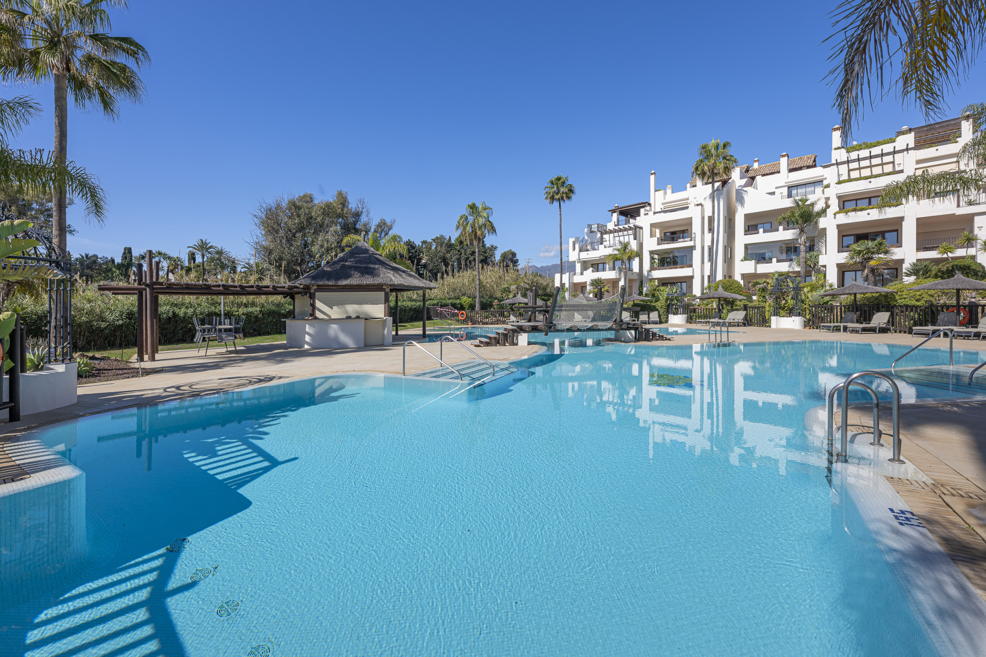 Elegant 3-Bedroom Beachside Apartment on the New Golden Mile · Photo 20