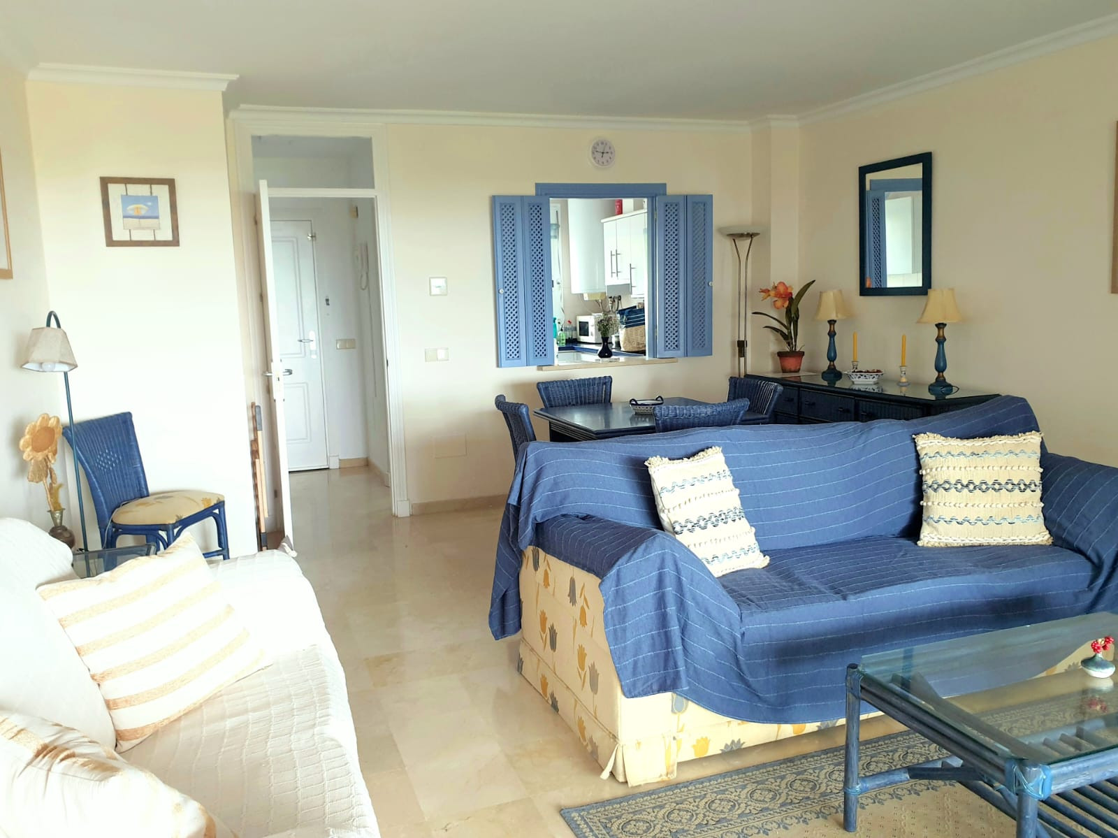 Exclusive South-Facing Beachfront Townhouse with Panoramic Sea Views · Photo 10
