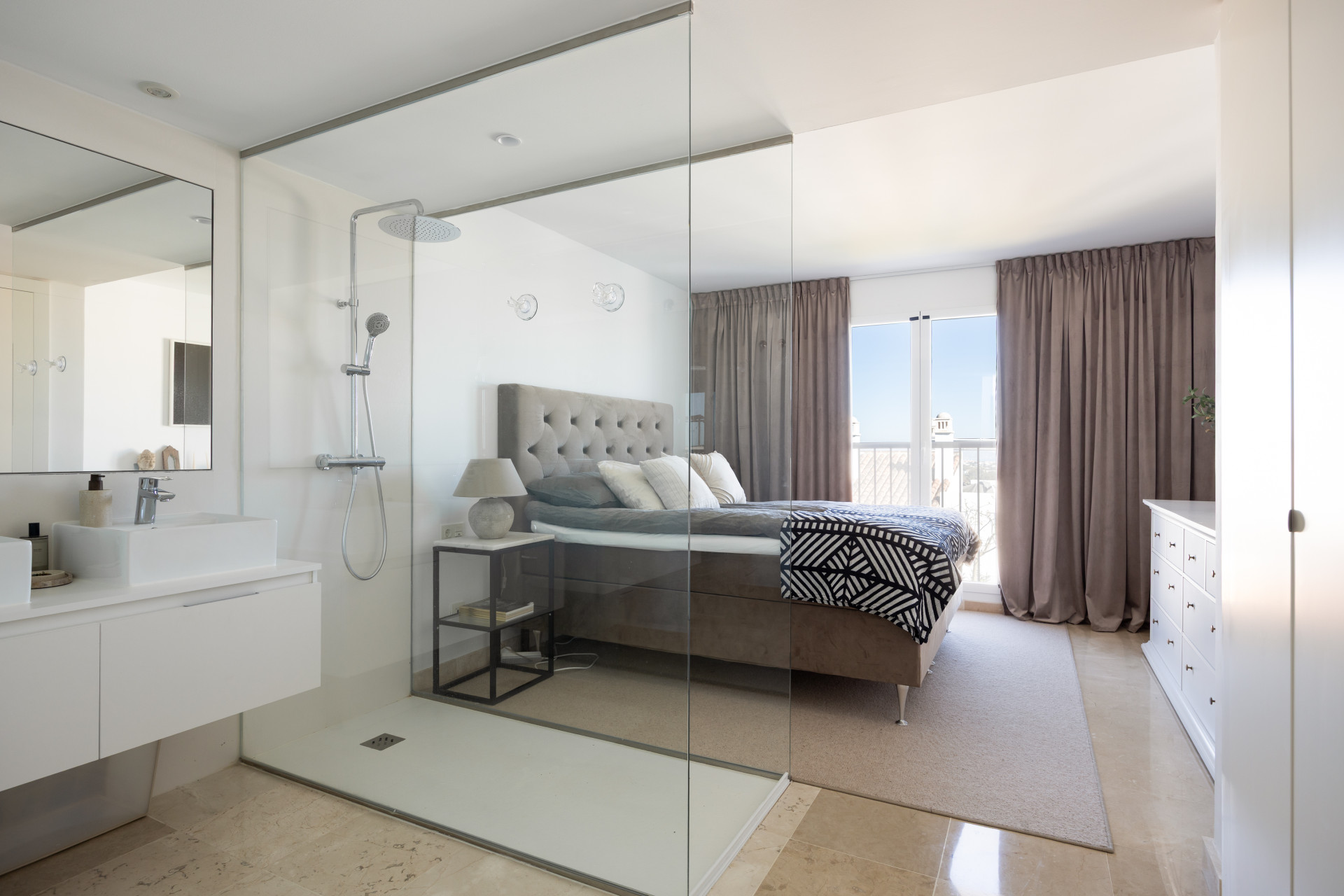 Luxury 3-Bedroom Penthouse with Panoramic Sea Views in El Paraiso · Photo 12