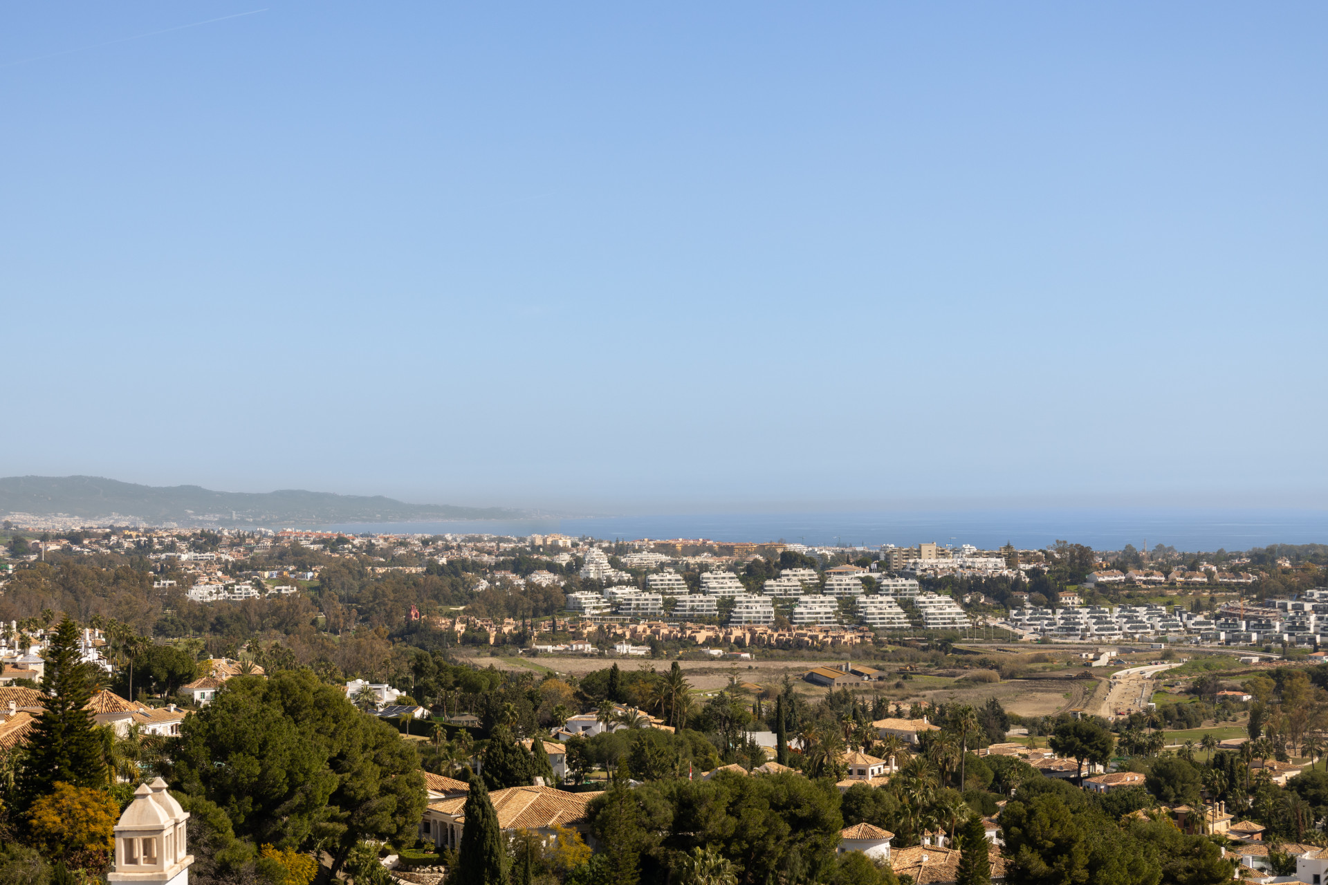 Luxury 3-Bedroom Penthouse with Panoramic Sea Views in El Paraiso · Photo 25