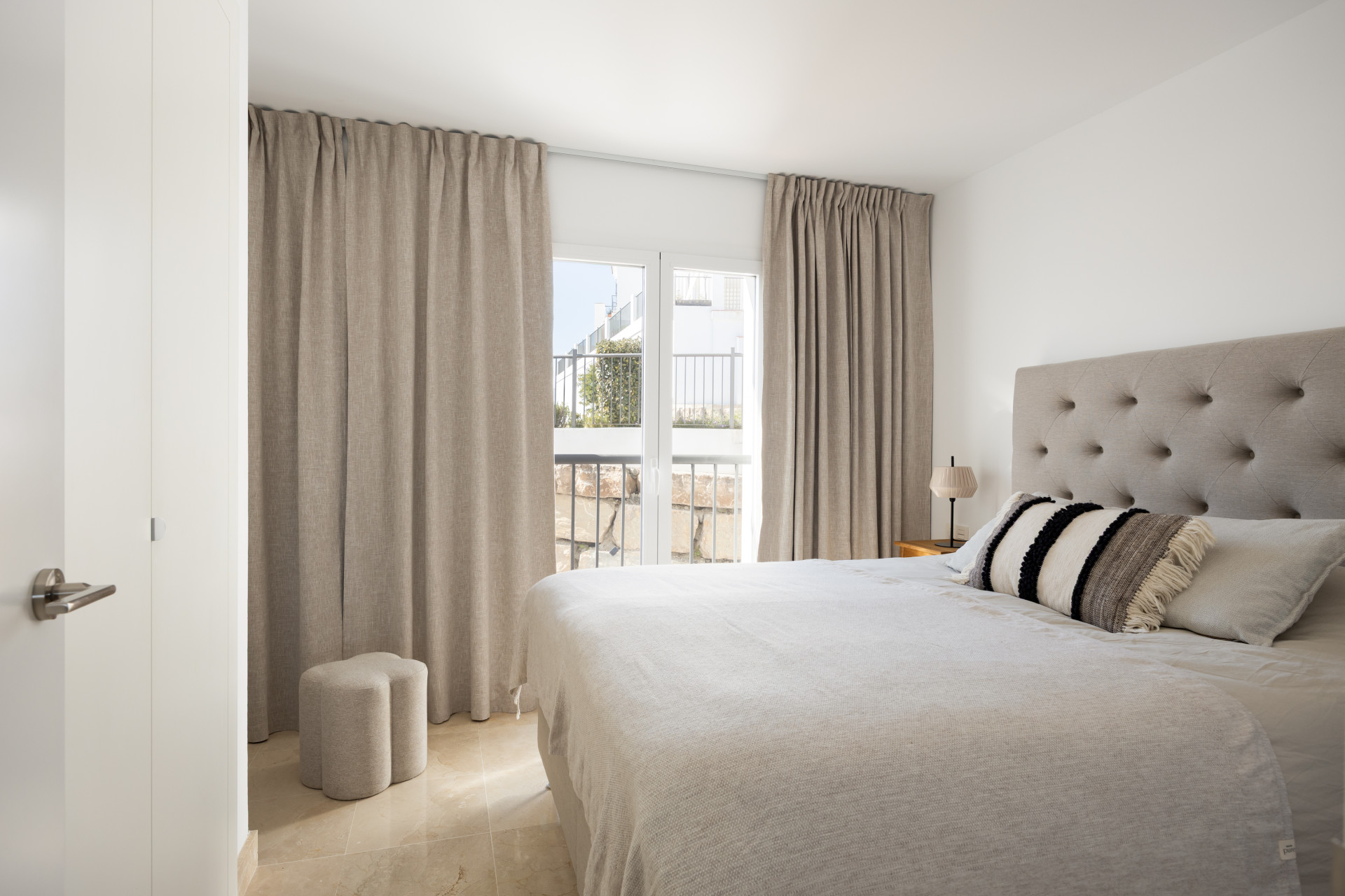 Luxury 3-Bedroom Penthouse with Panoramic Sea Views in El Paraiso · Photo 8