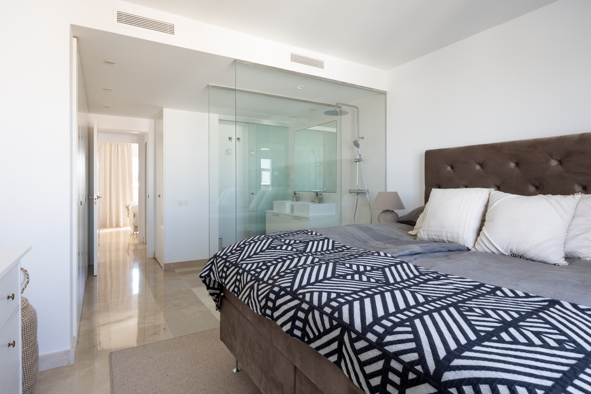Luxury 3-Bedroom Penthouse with Panoramic Sea Views in El Paraiso · Photo 13
