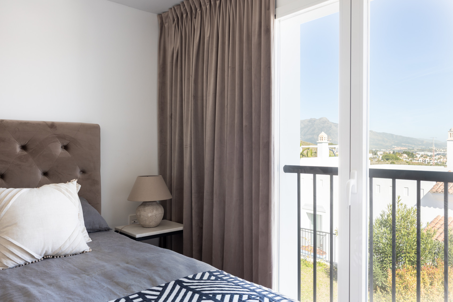 Luxury 3-Bedroom Penthouse with Panoramic Sea Views in El Paraiso · Photo 14
